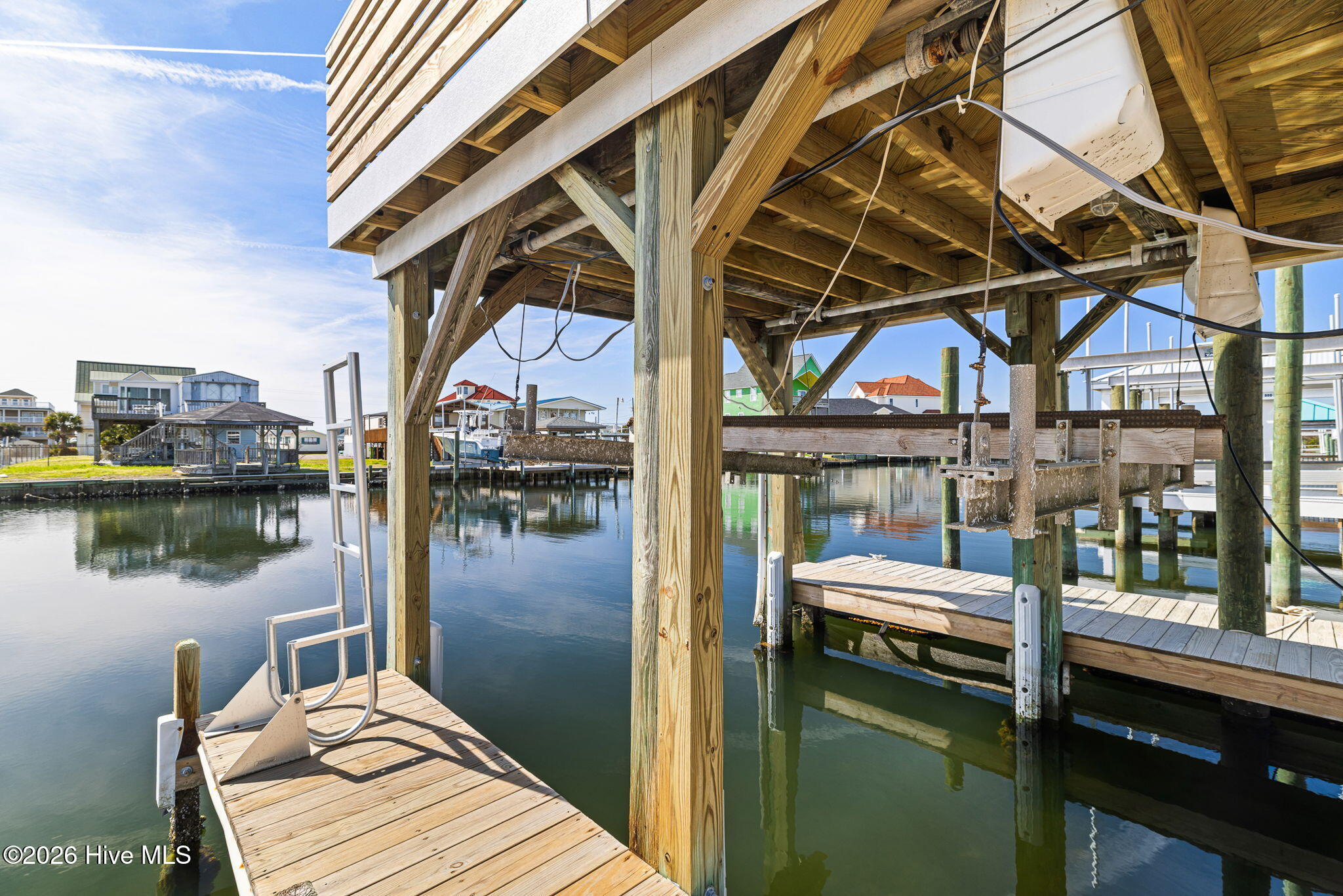 100561406 | Photo 55