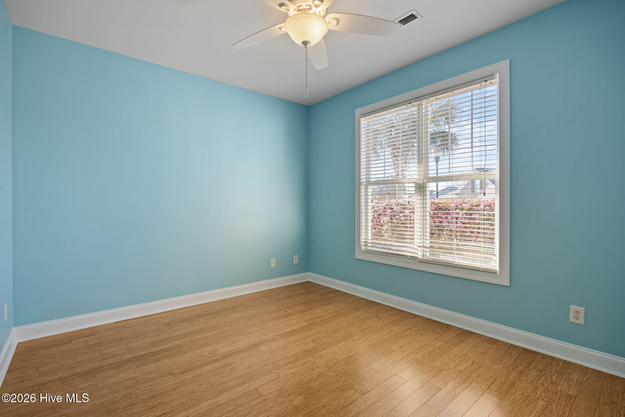 100561261 | Photo 40