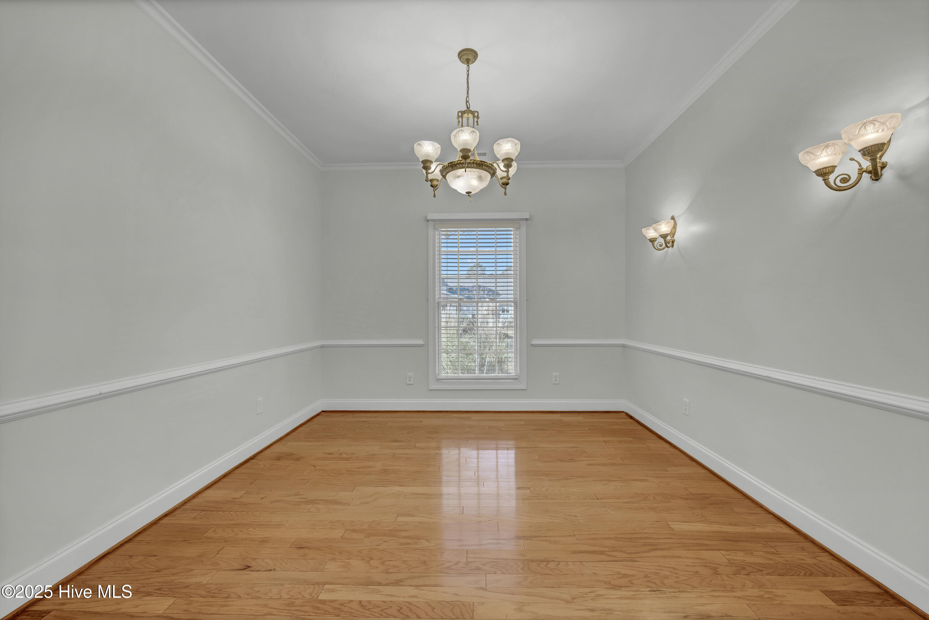 100530191 | Photo 14