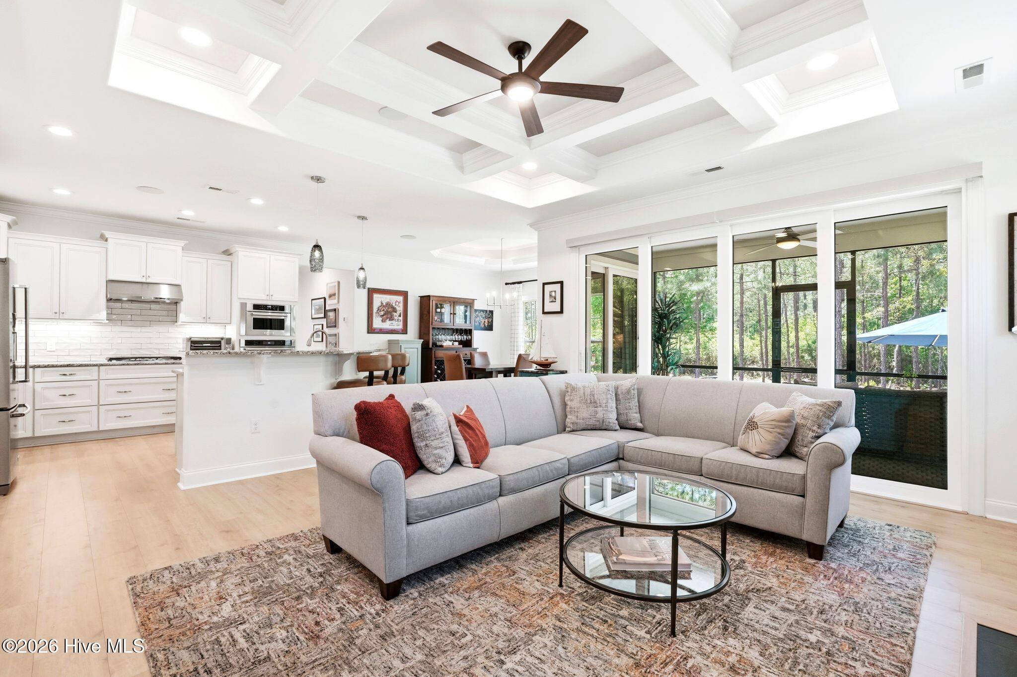 100569004 | Photo 13