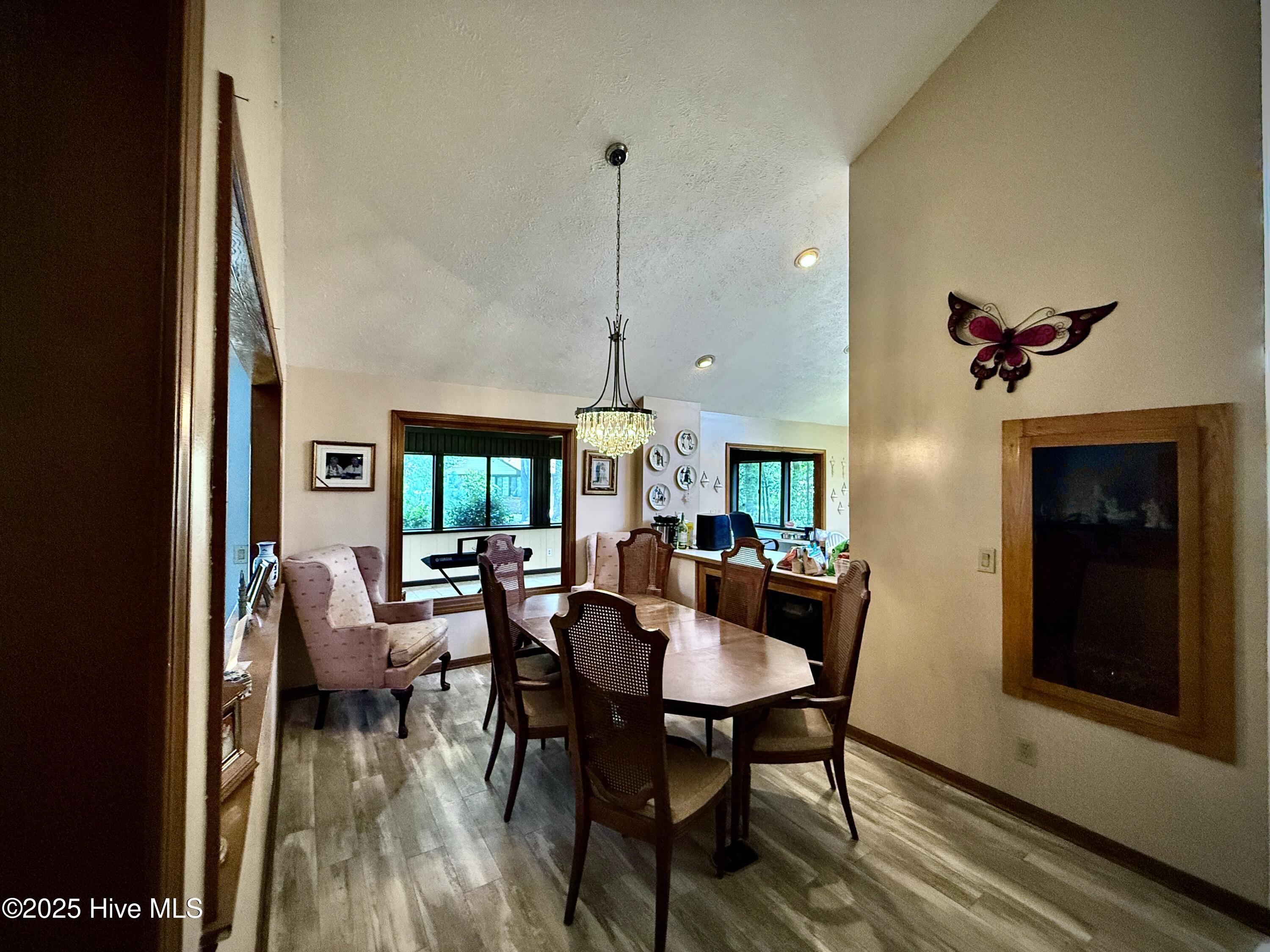 100518728 | Photo 16