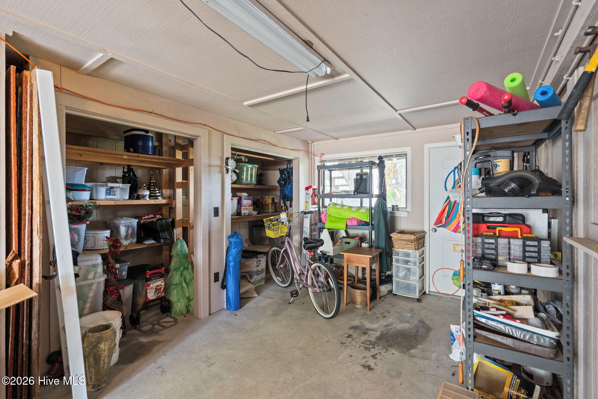 100563090 | Photo 38