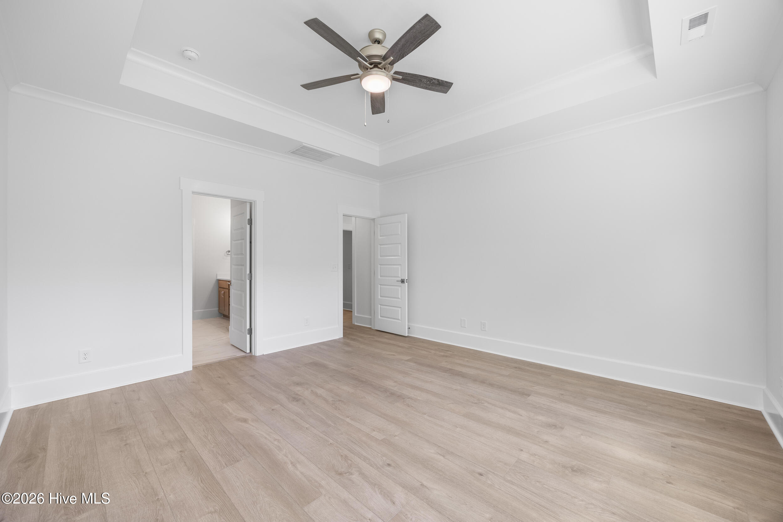 100554696 | Photo 36