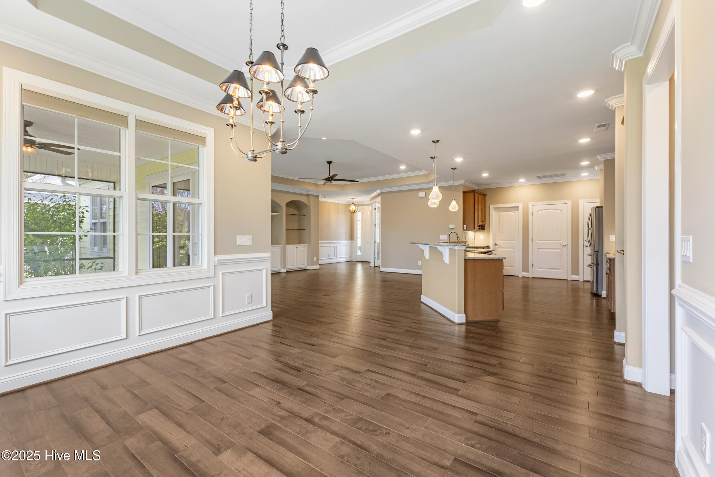 100534390 | Photo 25