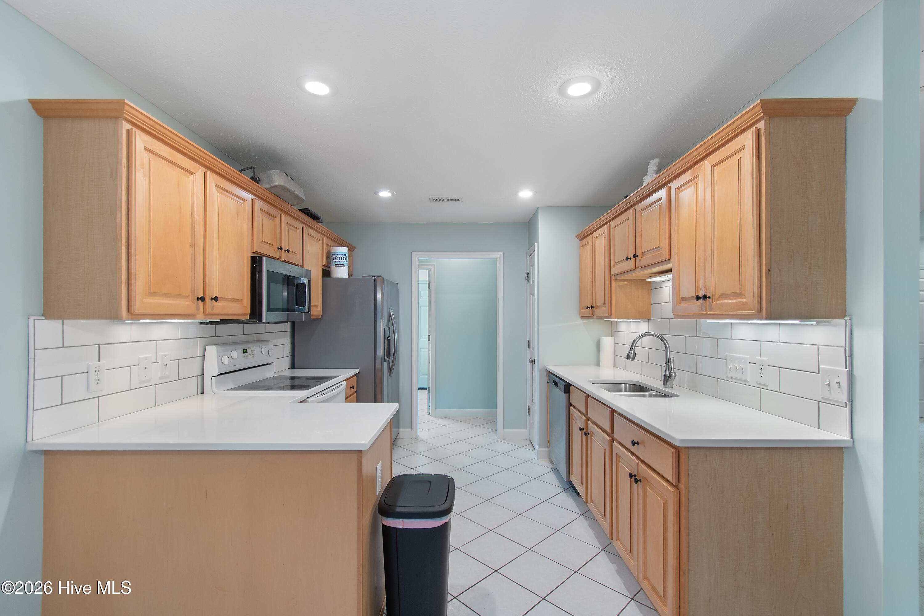 100570075 | Photo 15