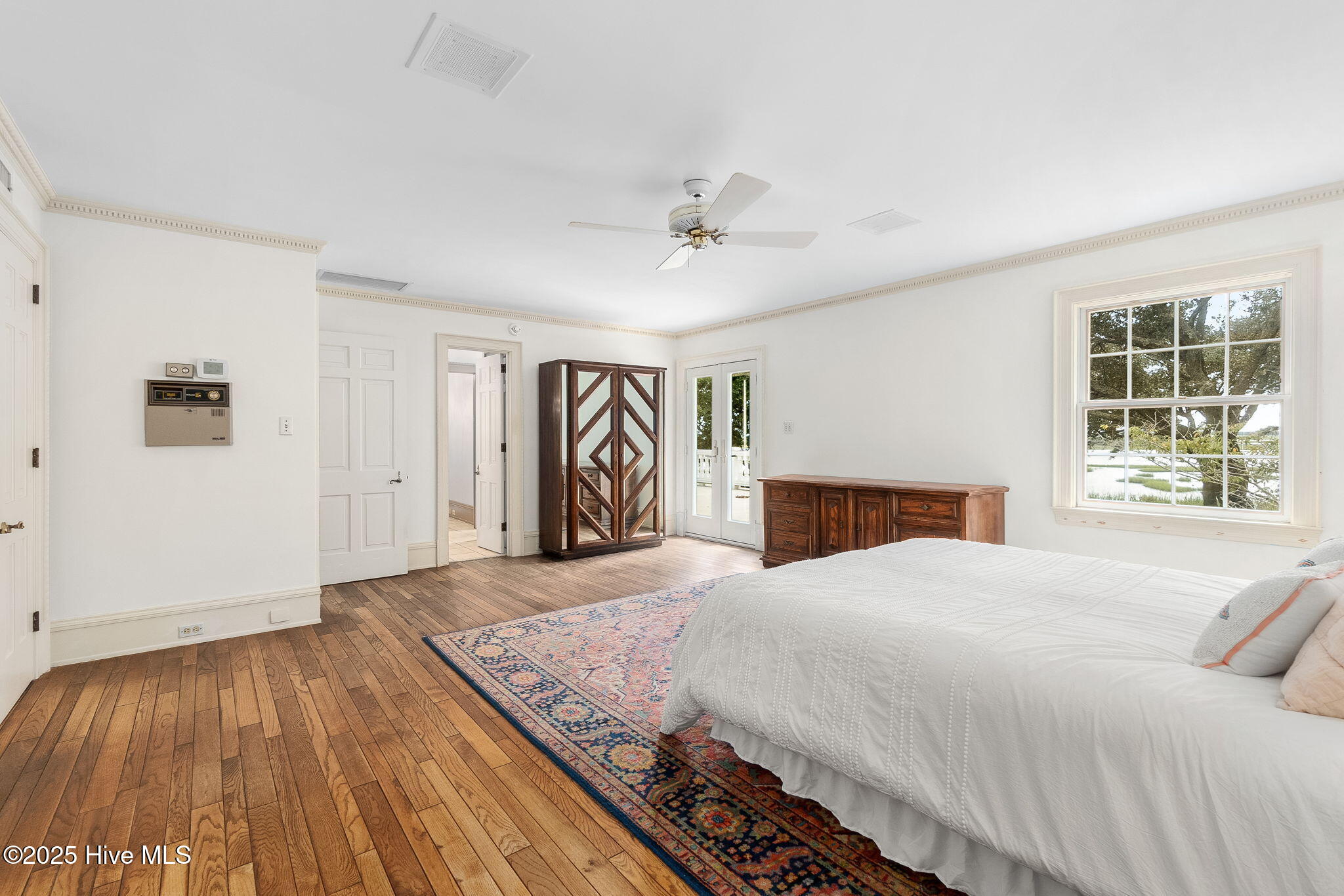 100528330 | Photo 40