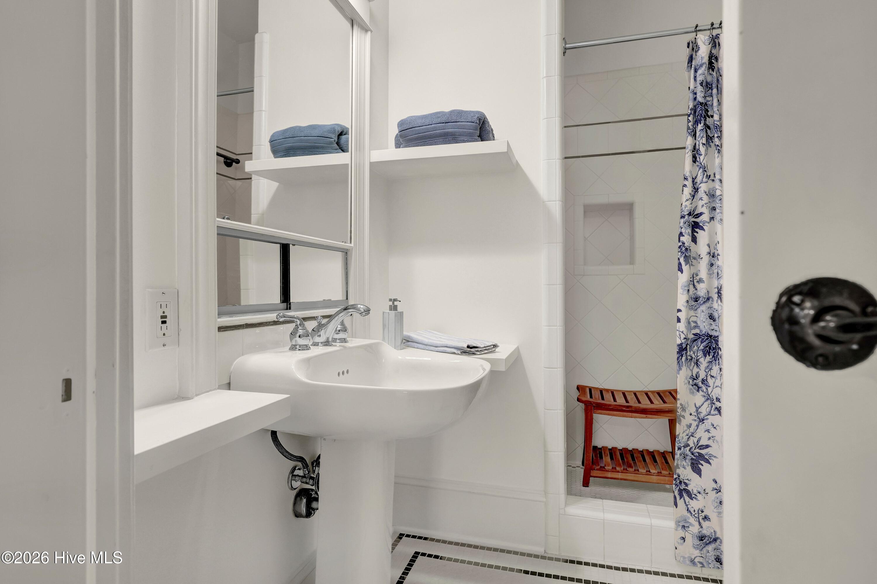 100570649 | Photo 39