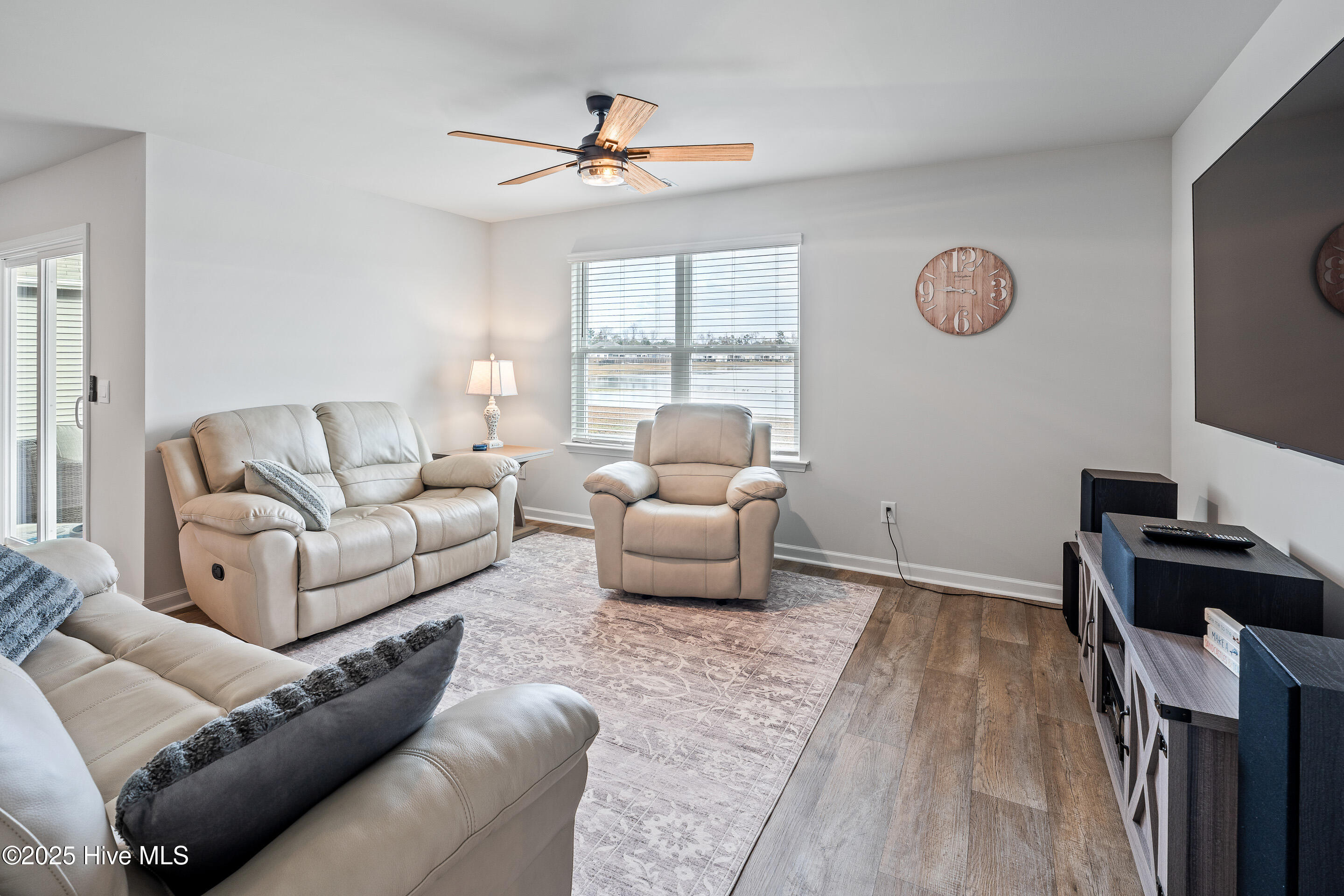 100543379 | Photo 21