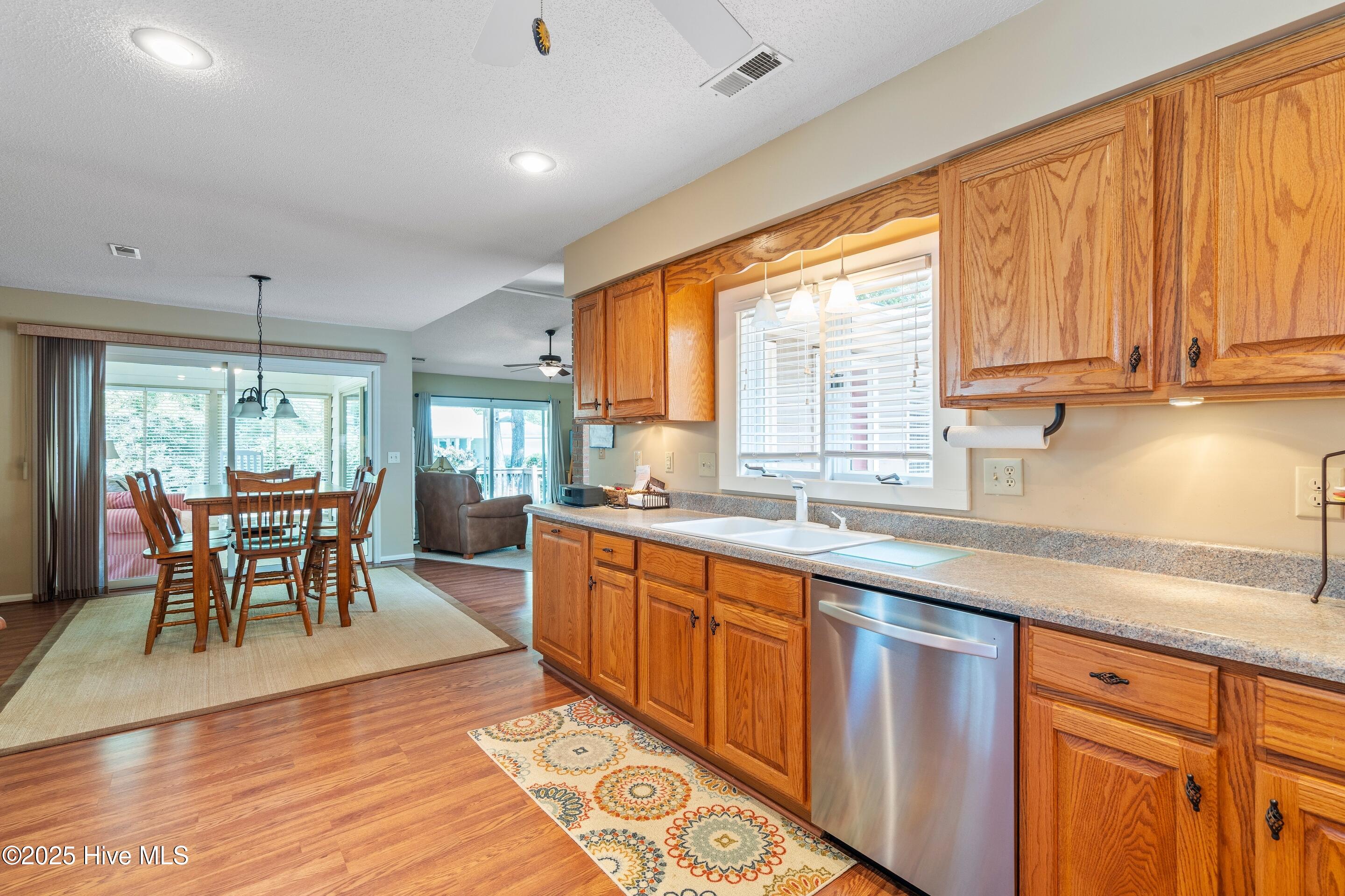 100517160 | Photo 29