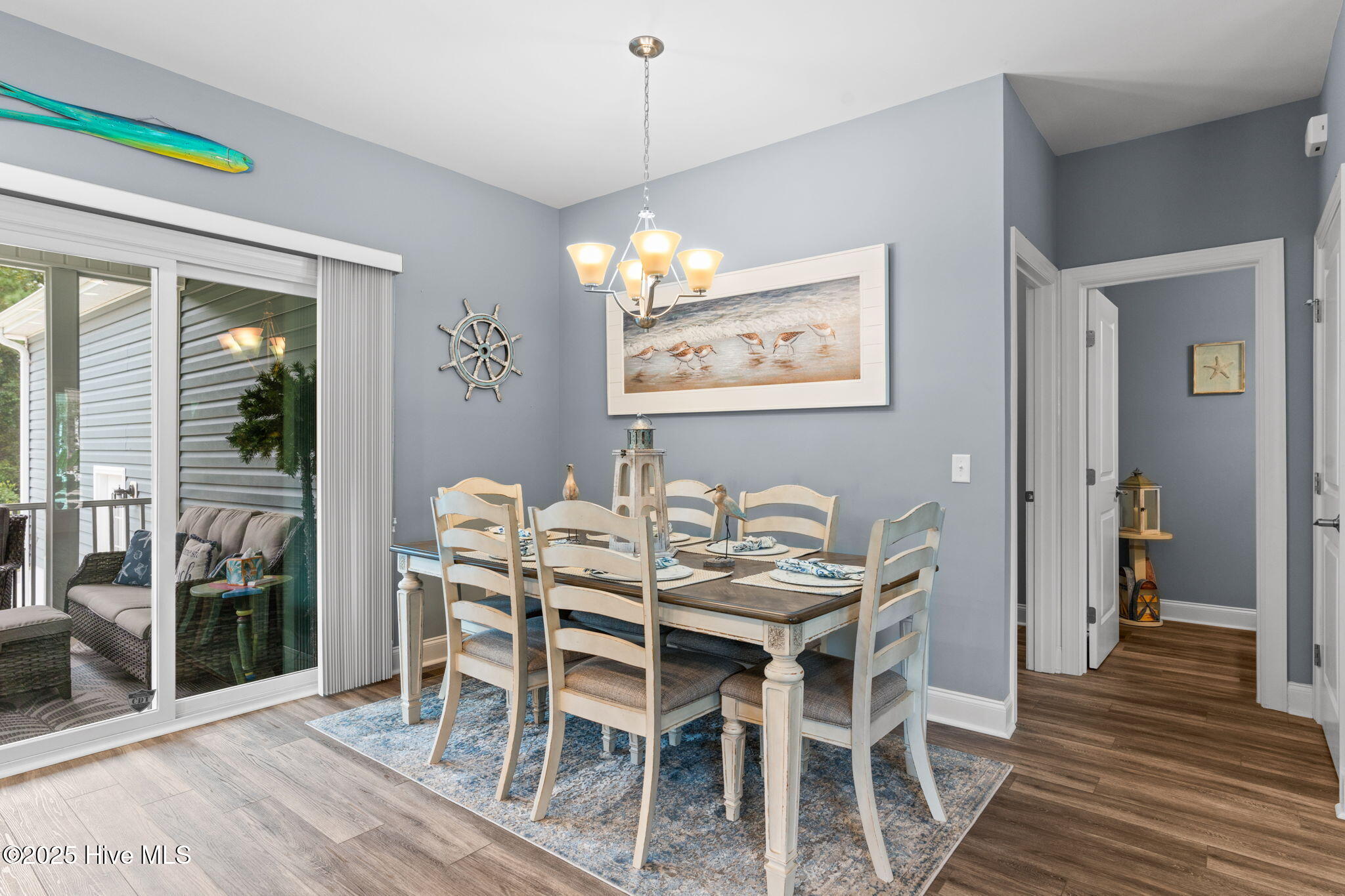 100530227 | Photo 25