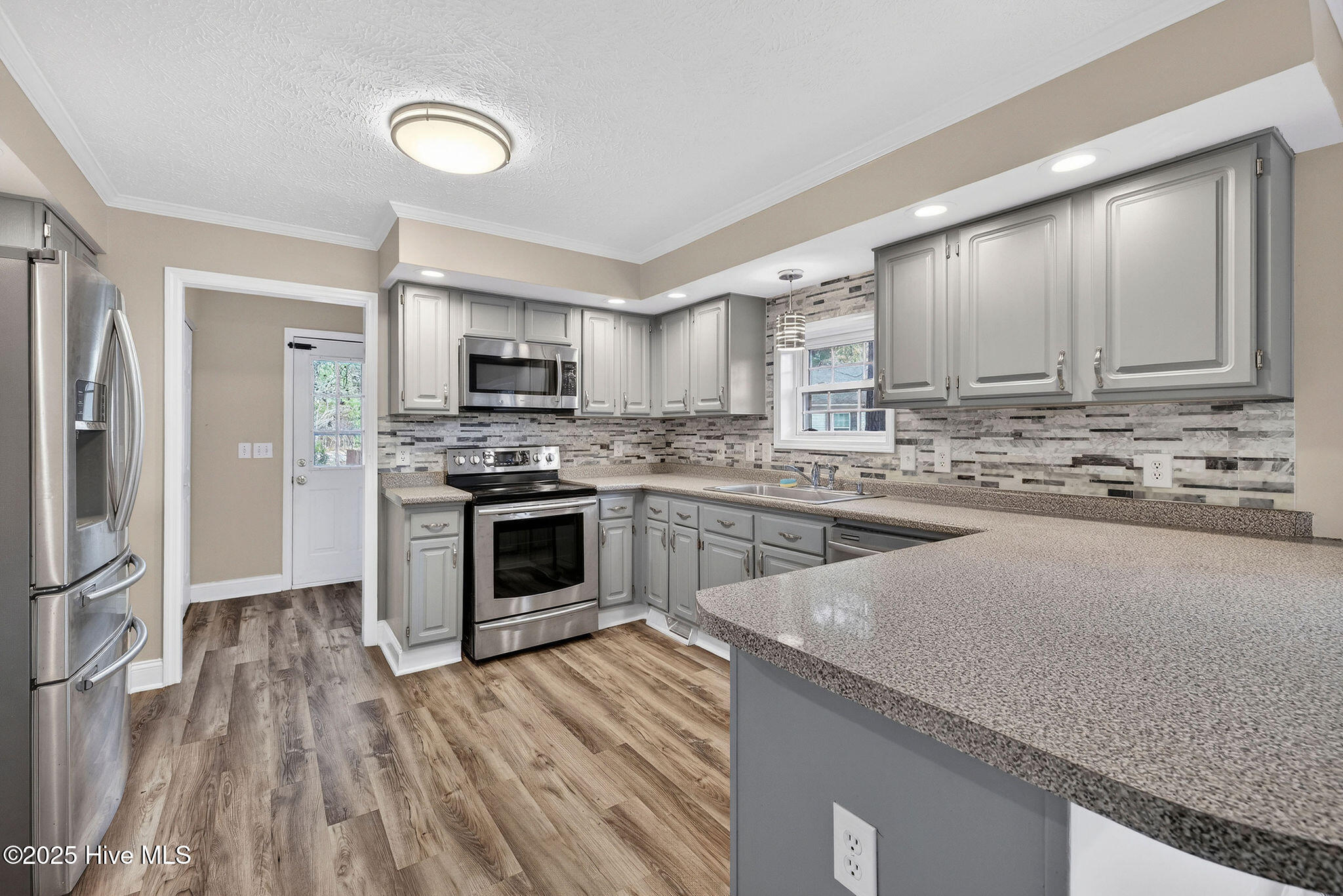 100546222 | Photo 21