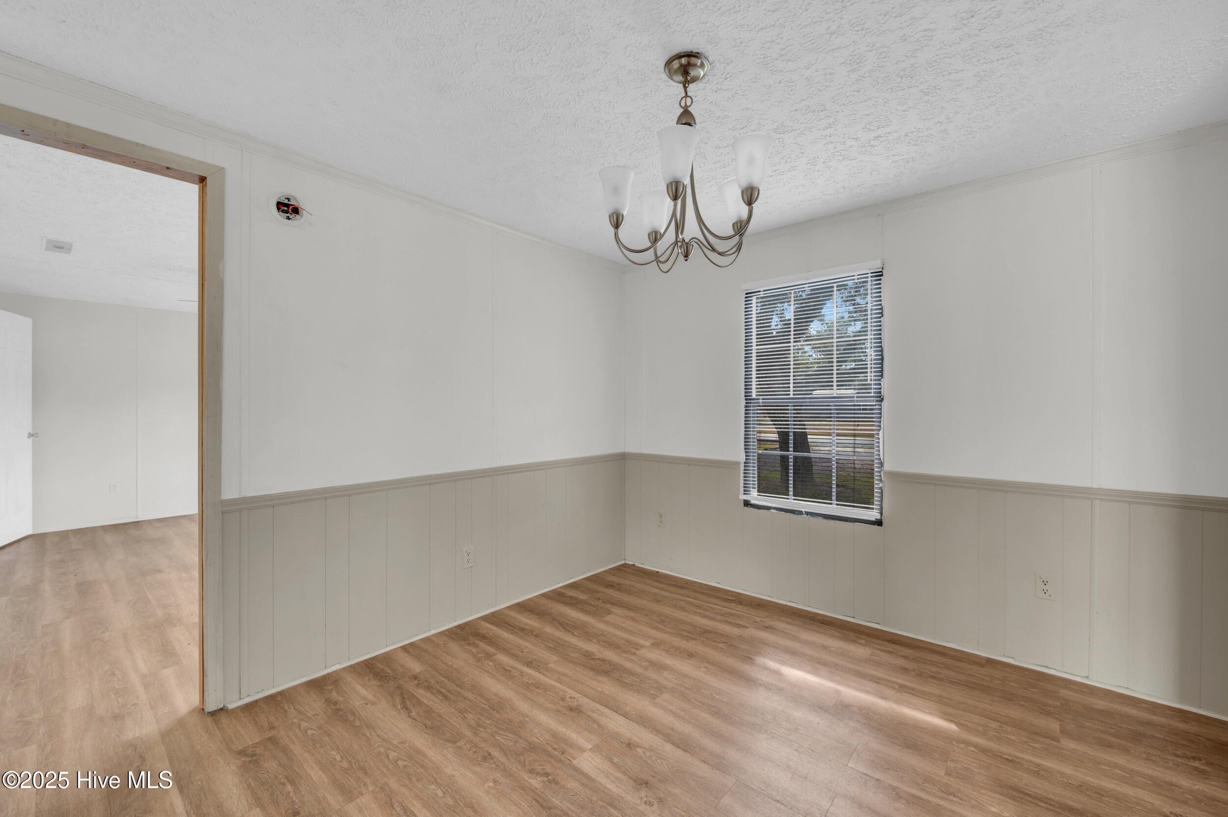 100543883 | Photo 19