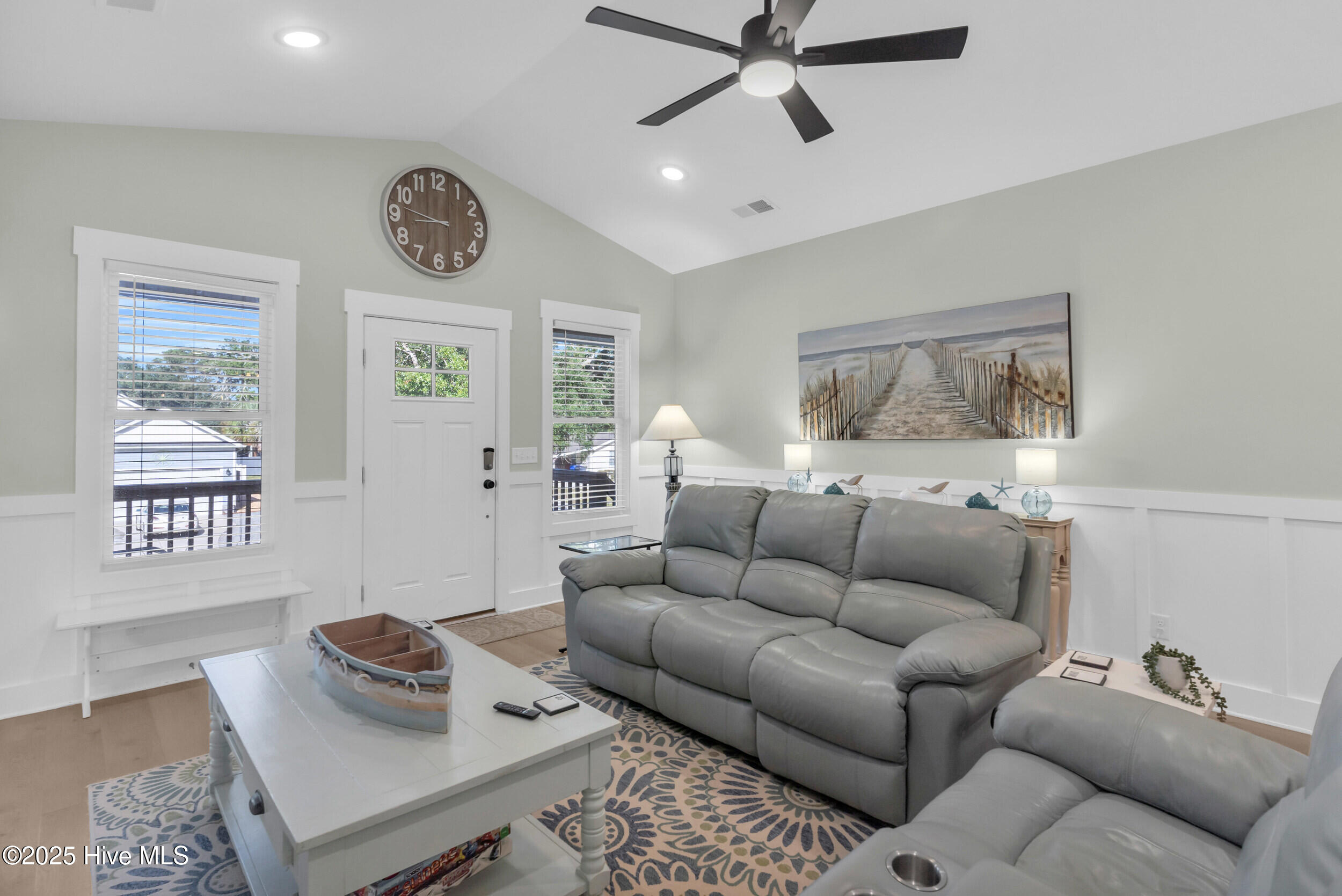 100534529 | Photo 11