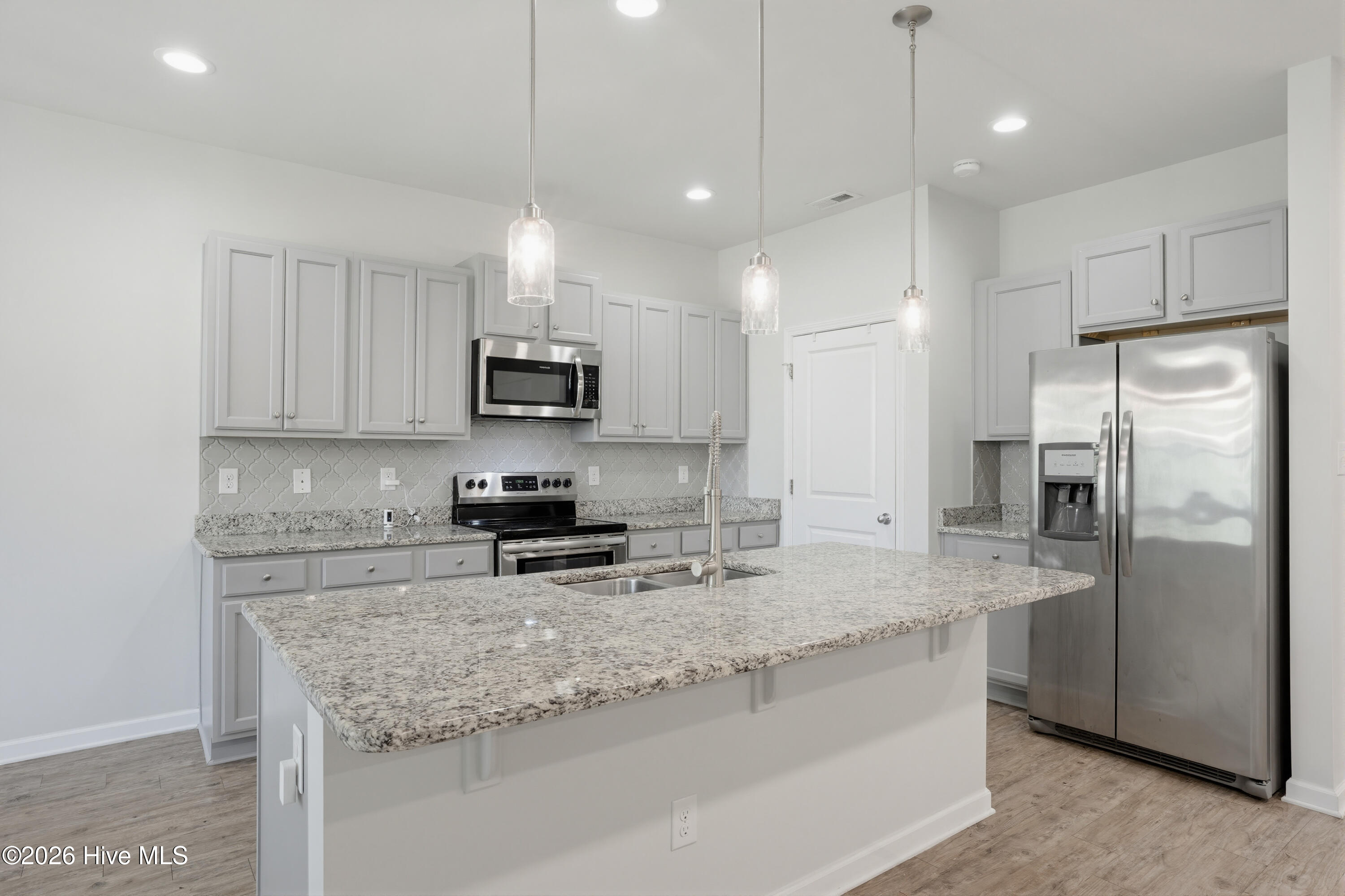 100565113 | Photo 17