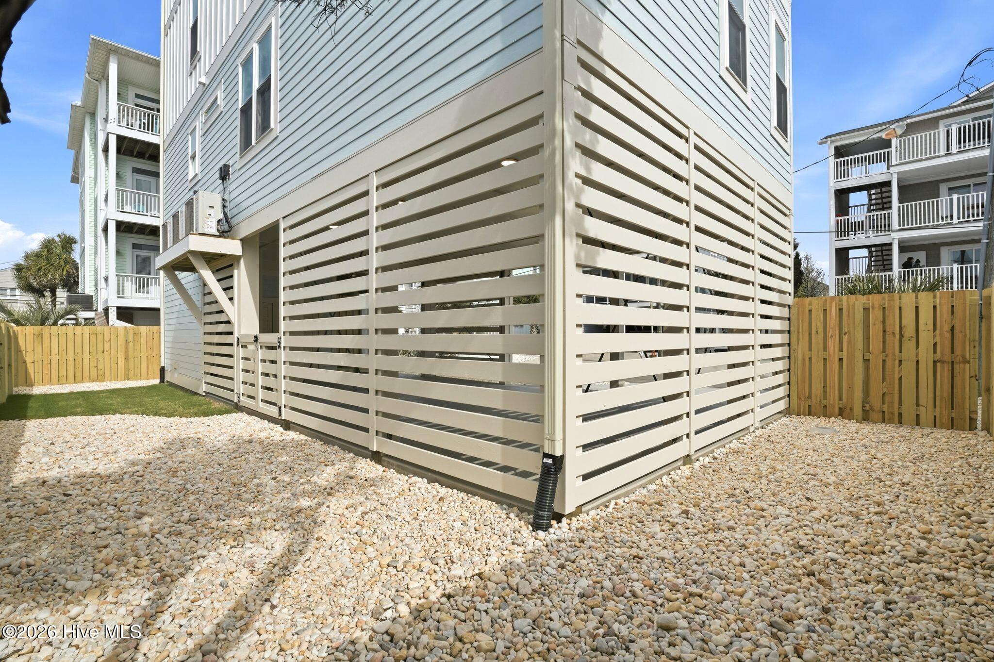 100561284 | Photo 94