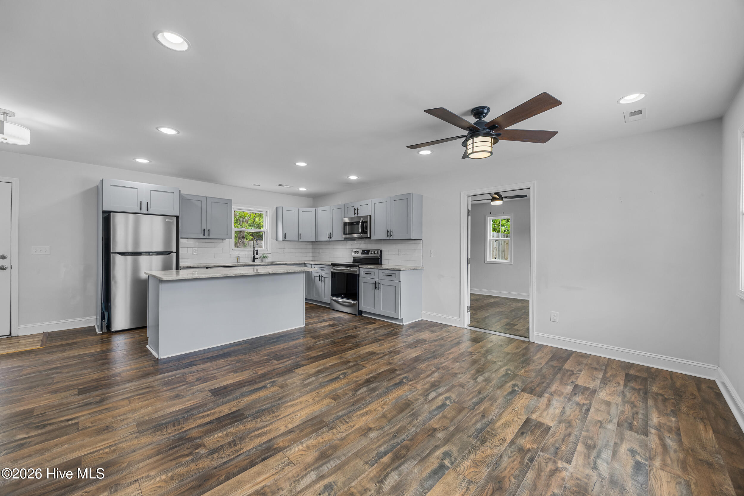 100572541 | Photo 4