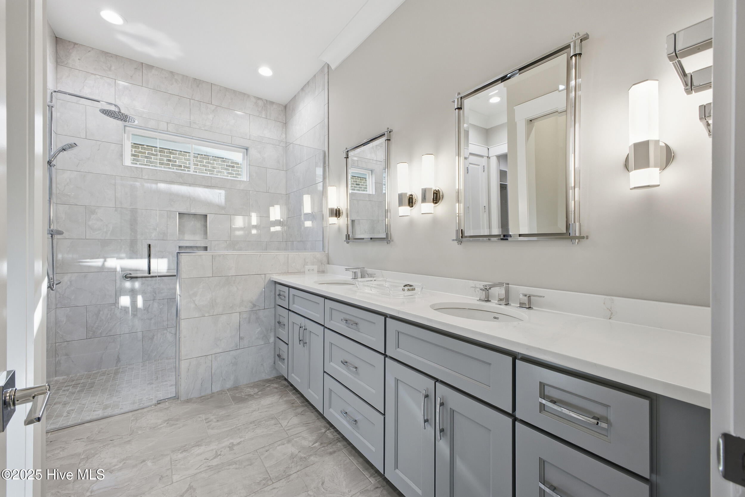 100540842 | Photo 36