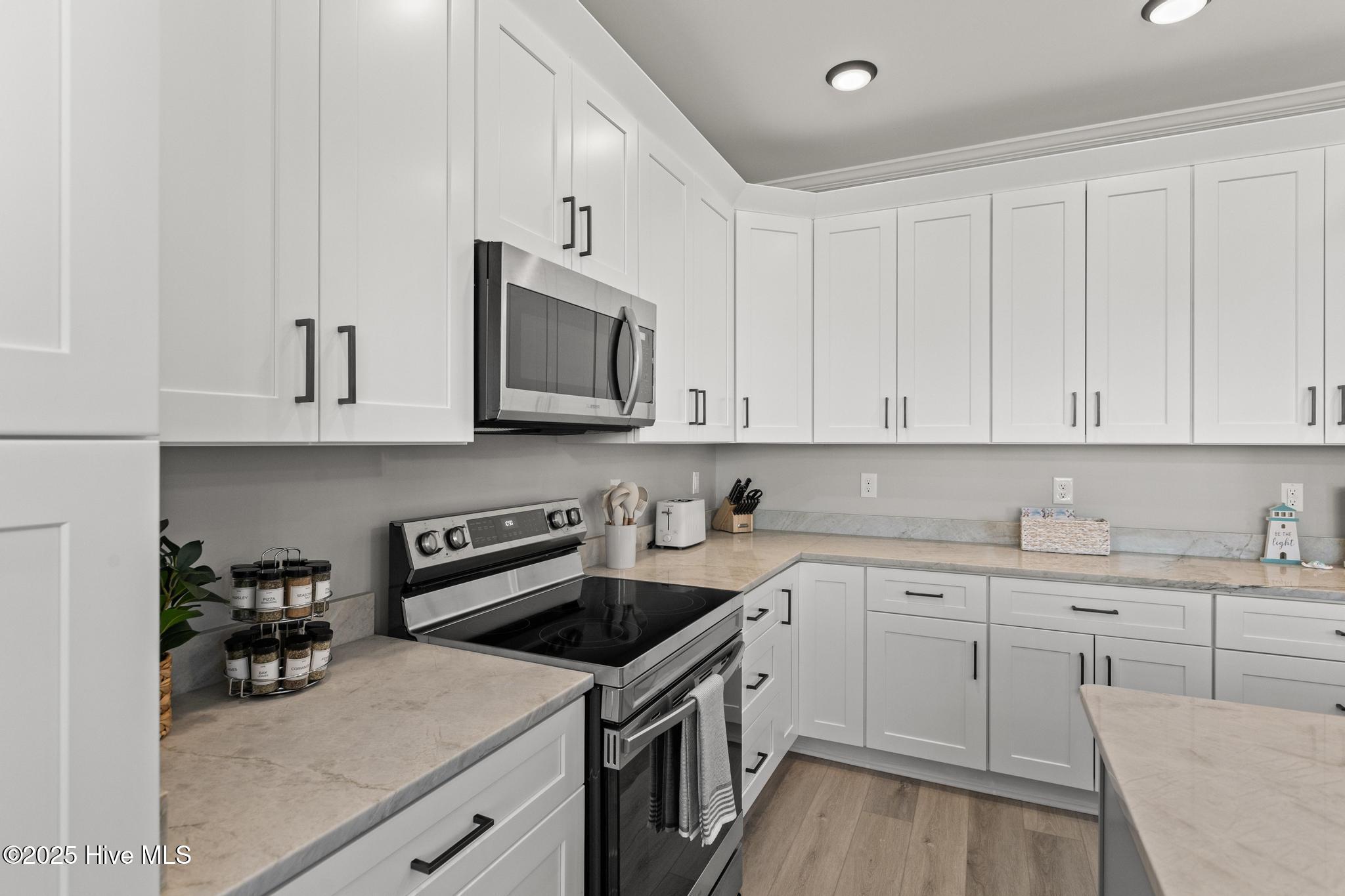 100498543 | Photo 24