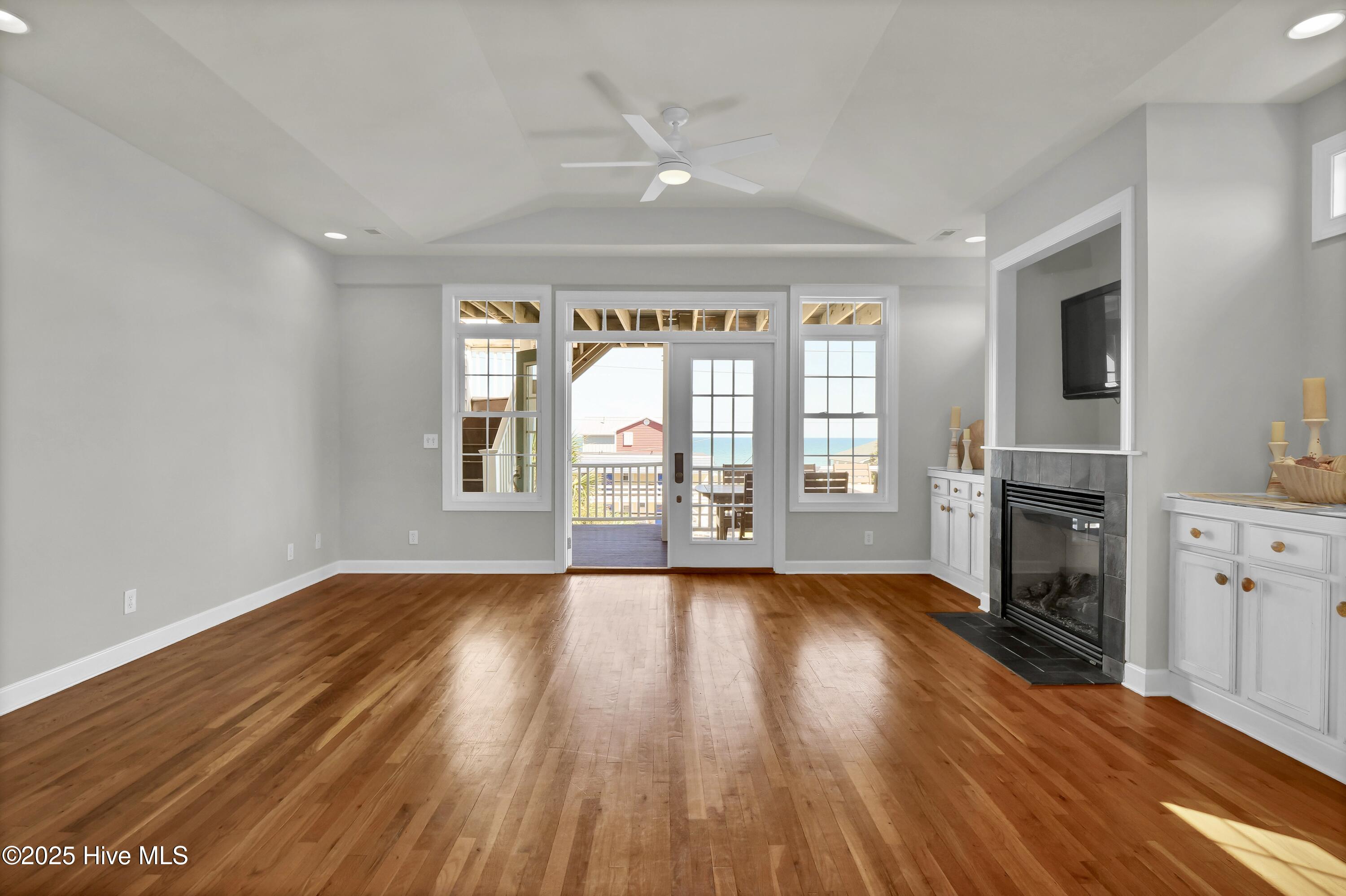 100523371 | Photo 10