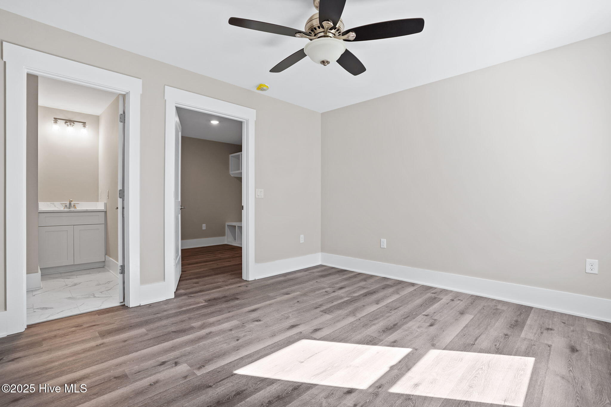 100535041 | Photo 36