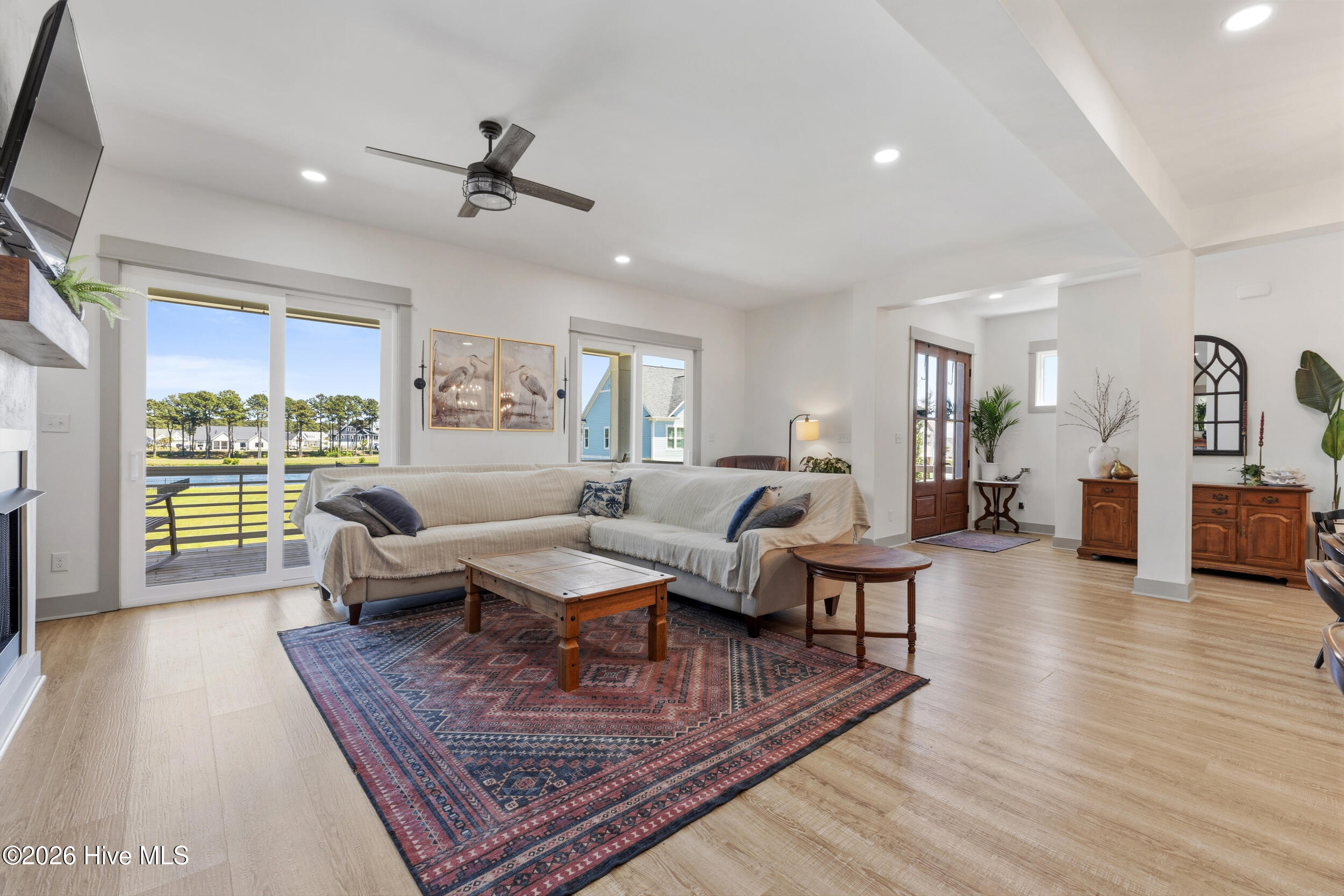 100570688 | Photo 12