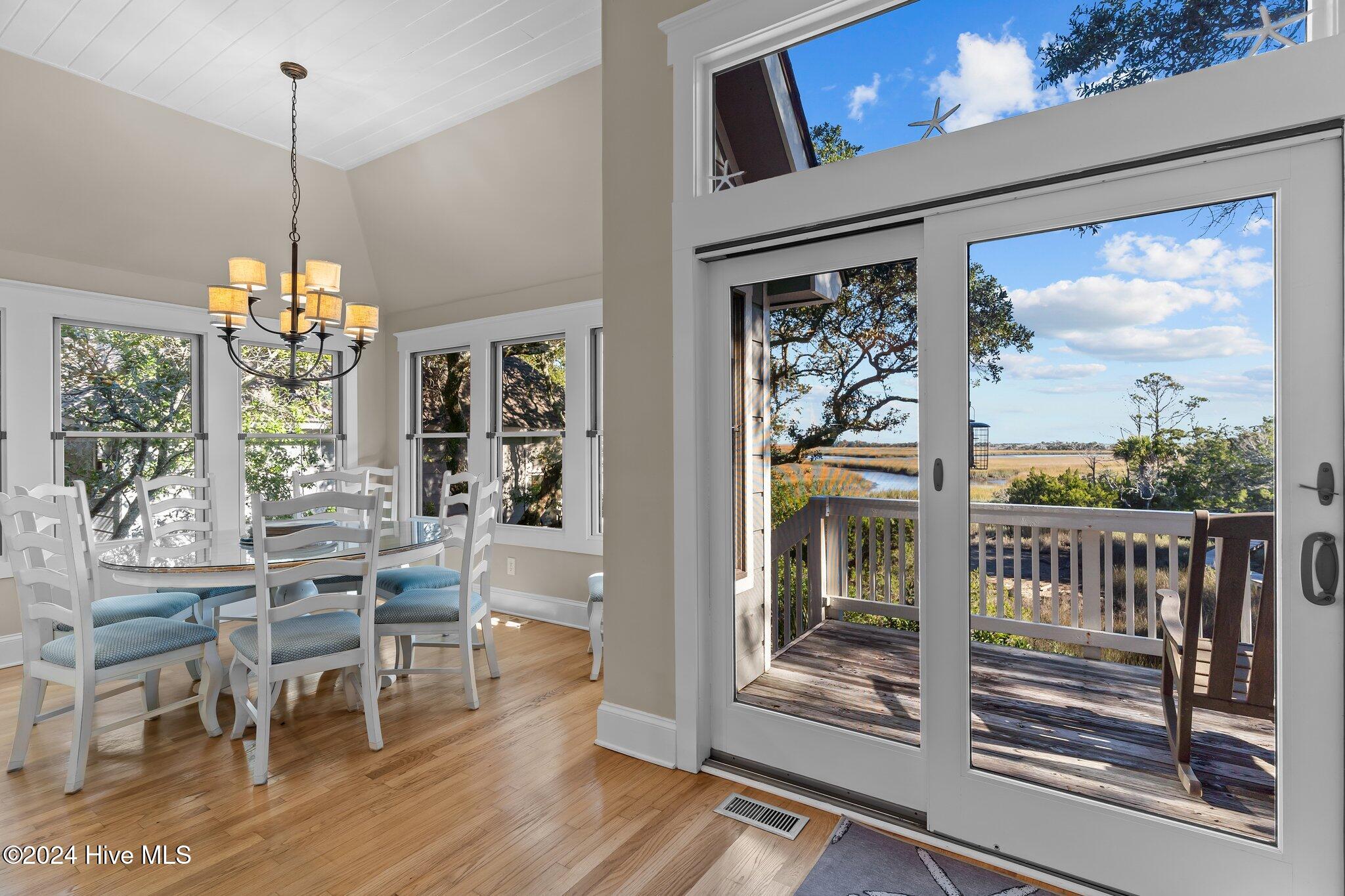 100477825 | Photo 22