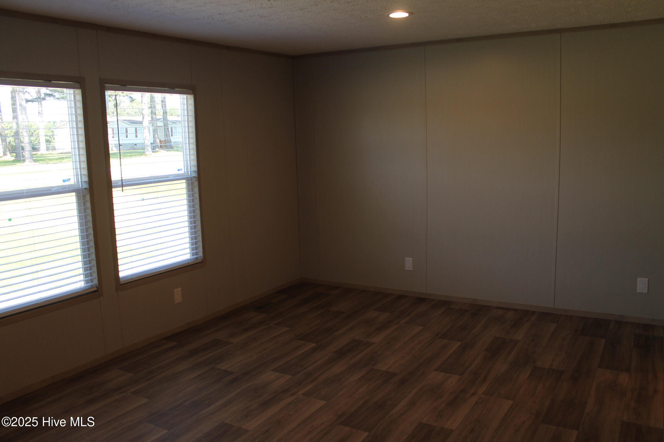 100528403 | Photo 29