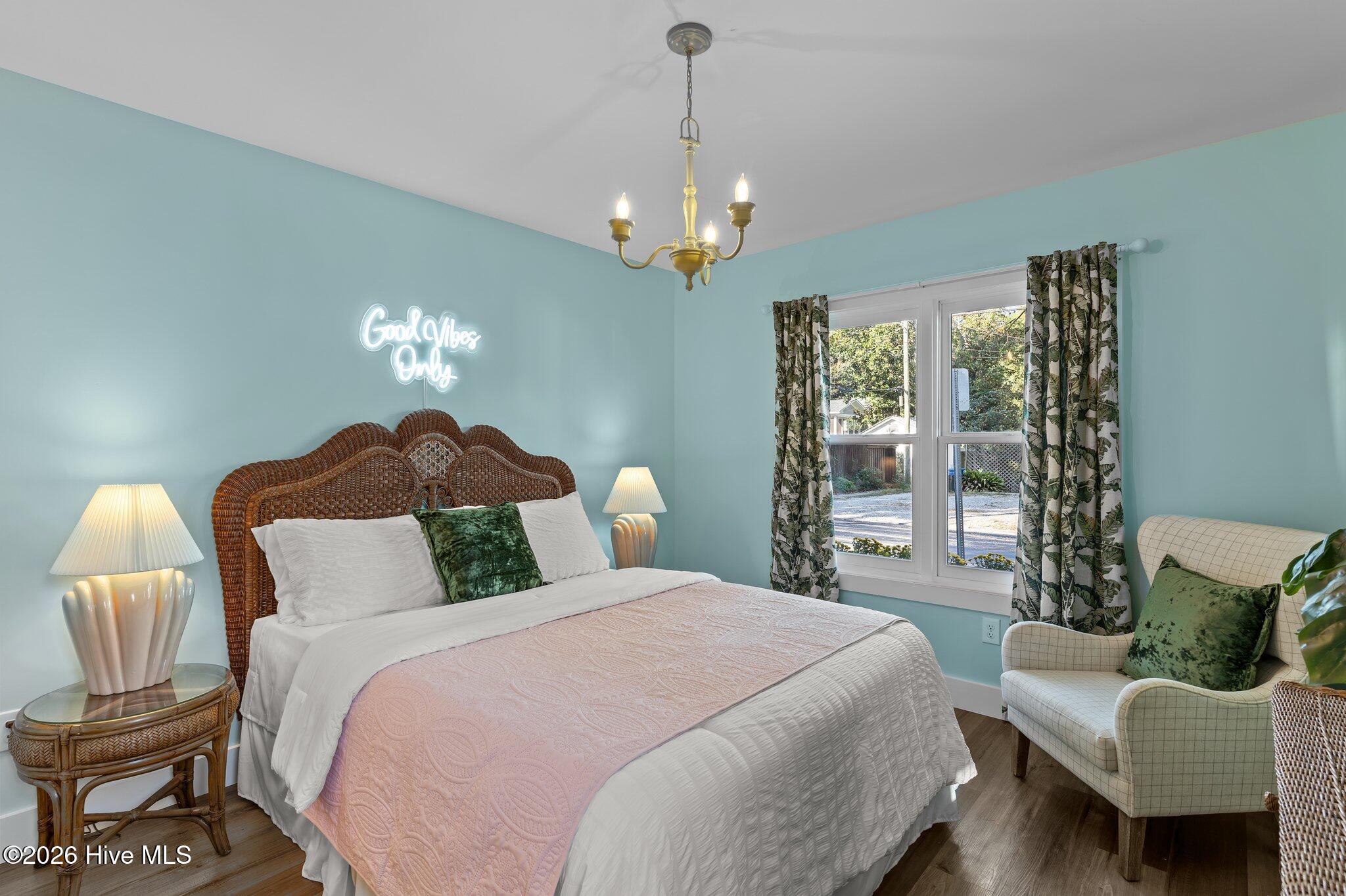 100566277 | Photo 44