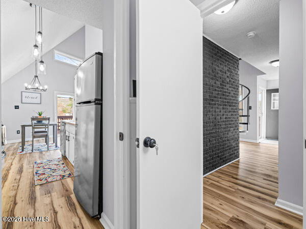 100558460 | Photo 31