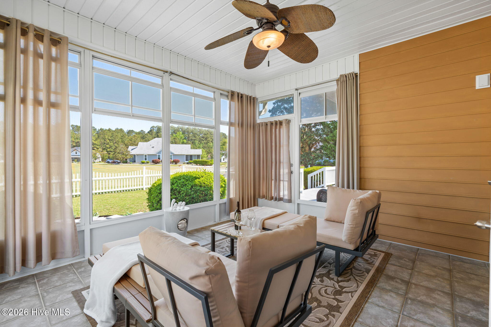 100567256 | Photo 46