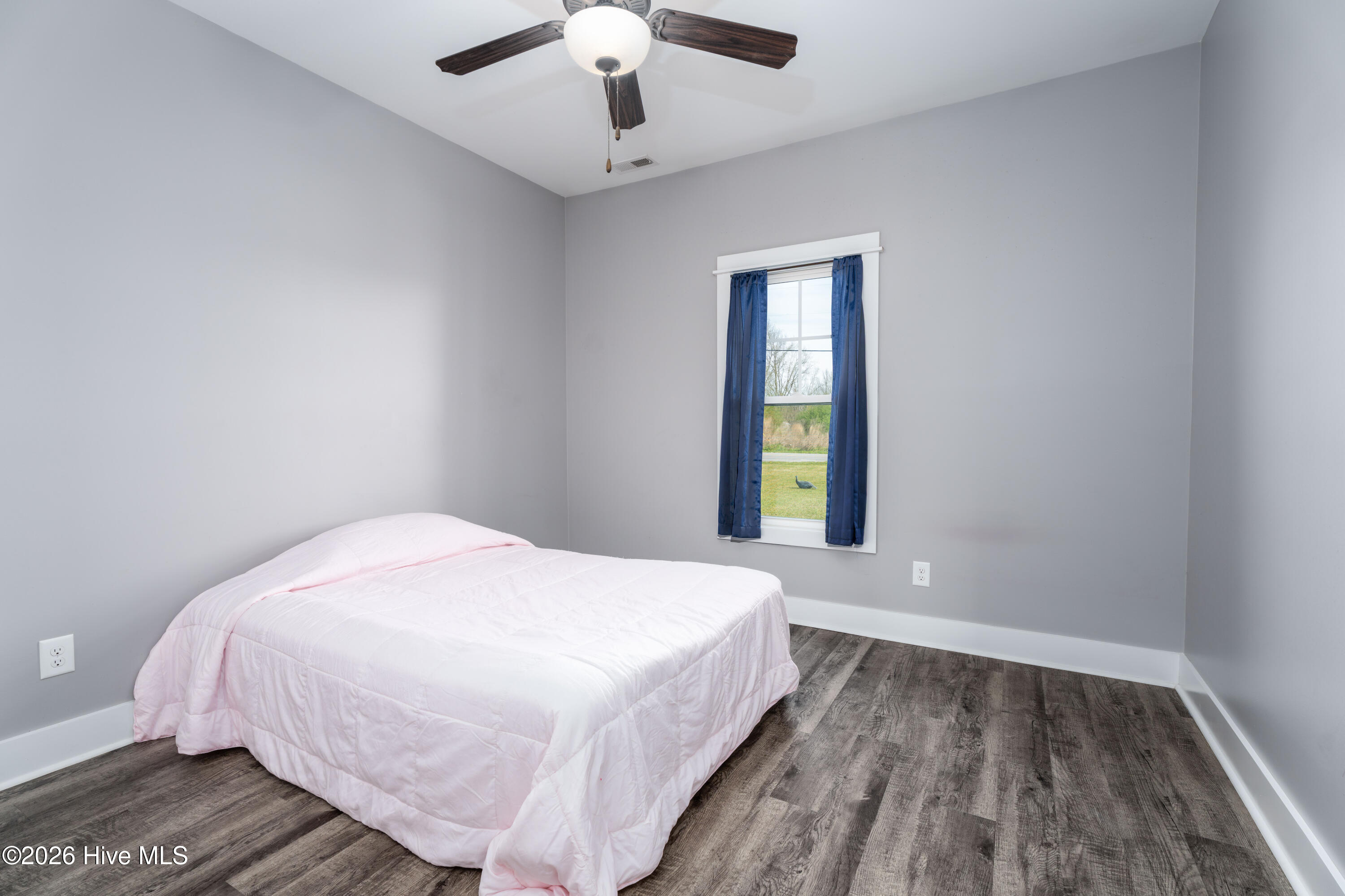 100563882 | Photo 15