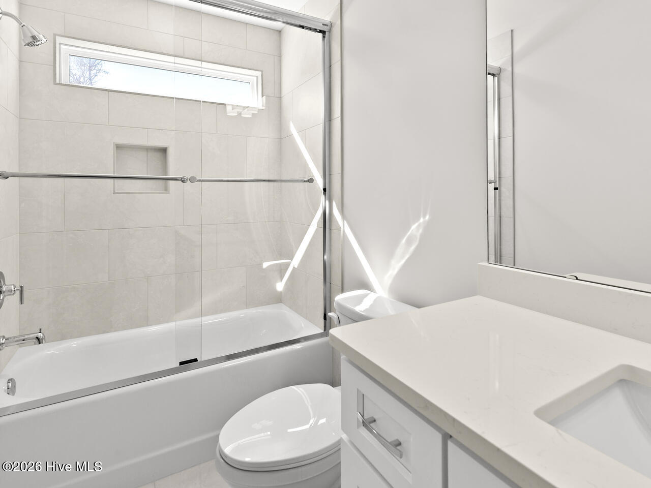 100532361 | Photo 26