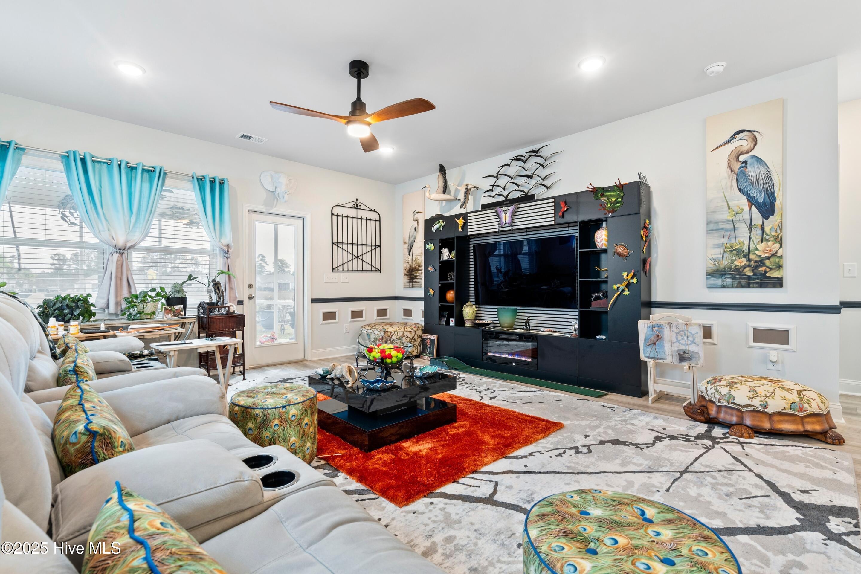 100543929 | Photo 20