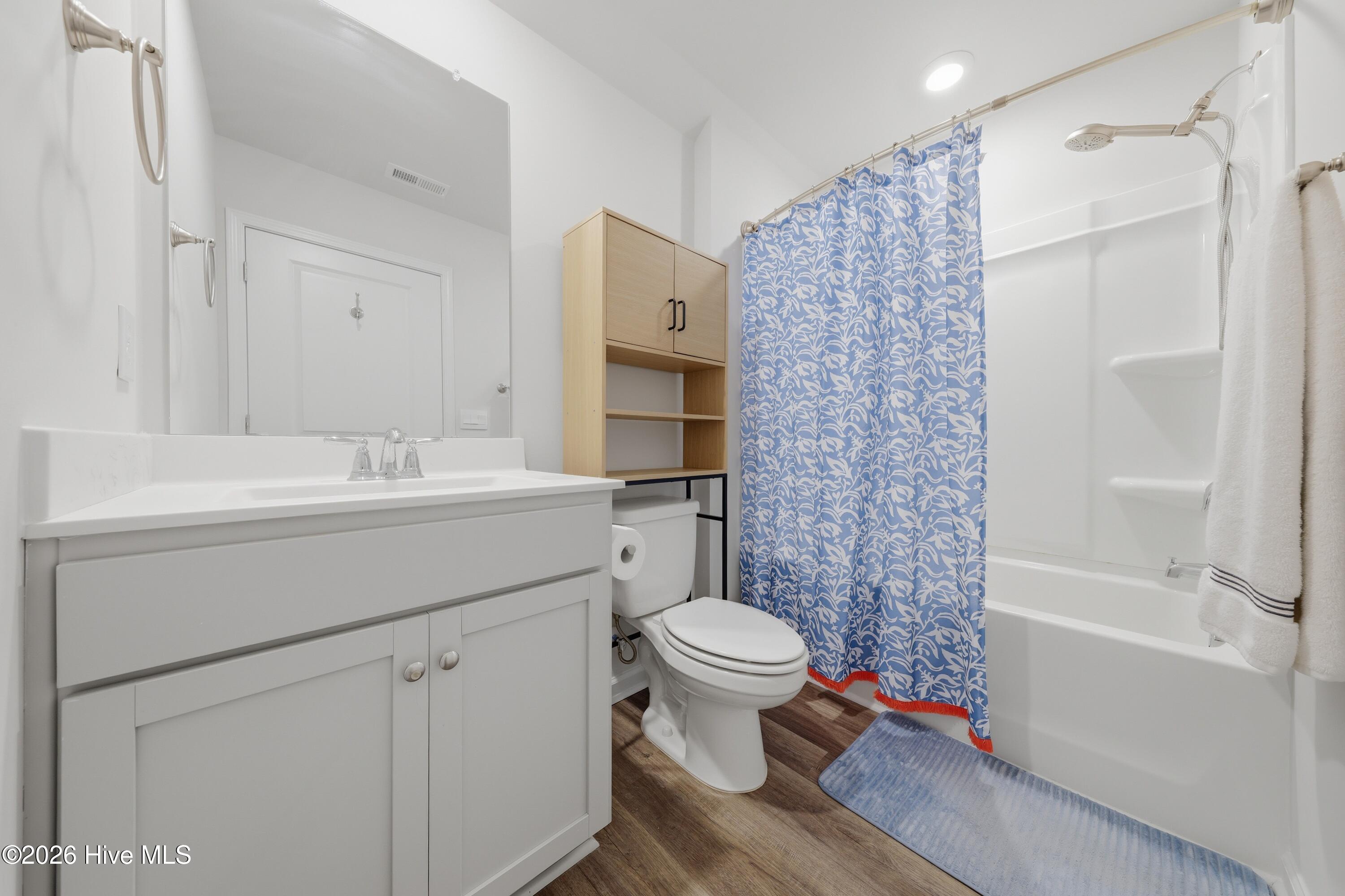 100564310 | Photo 49