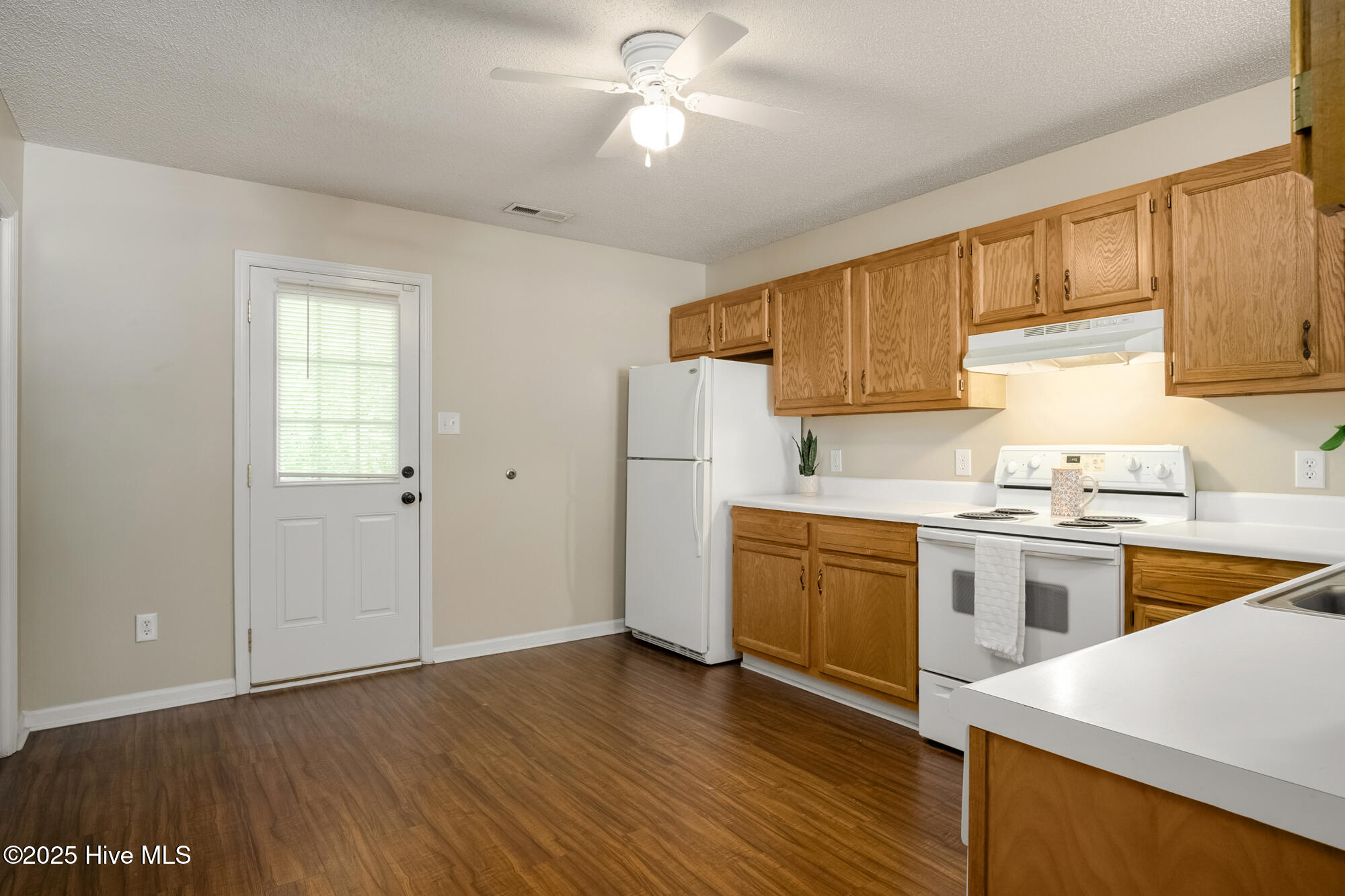 100546493 | Photo 11