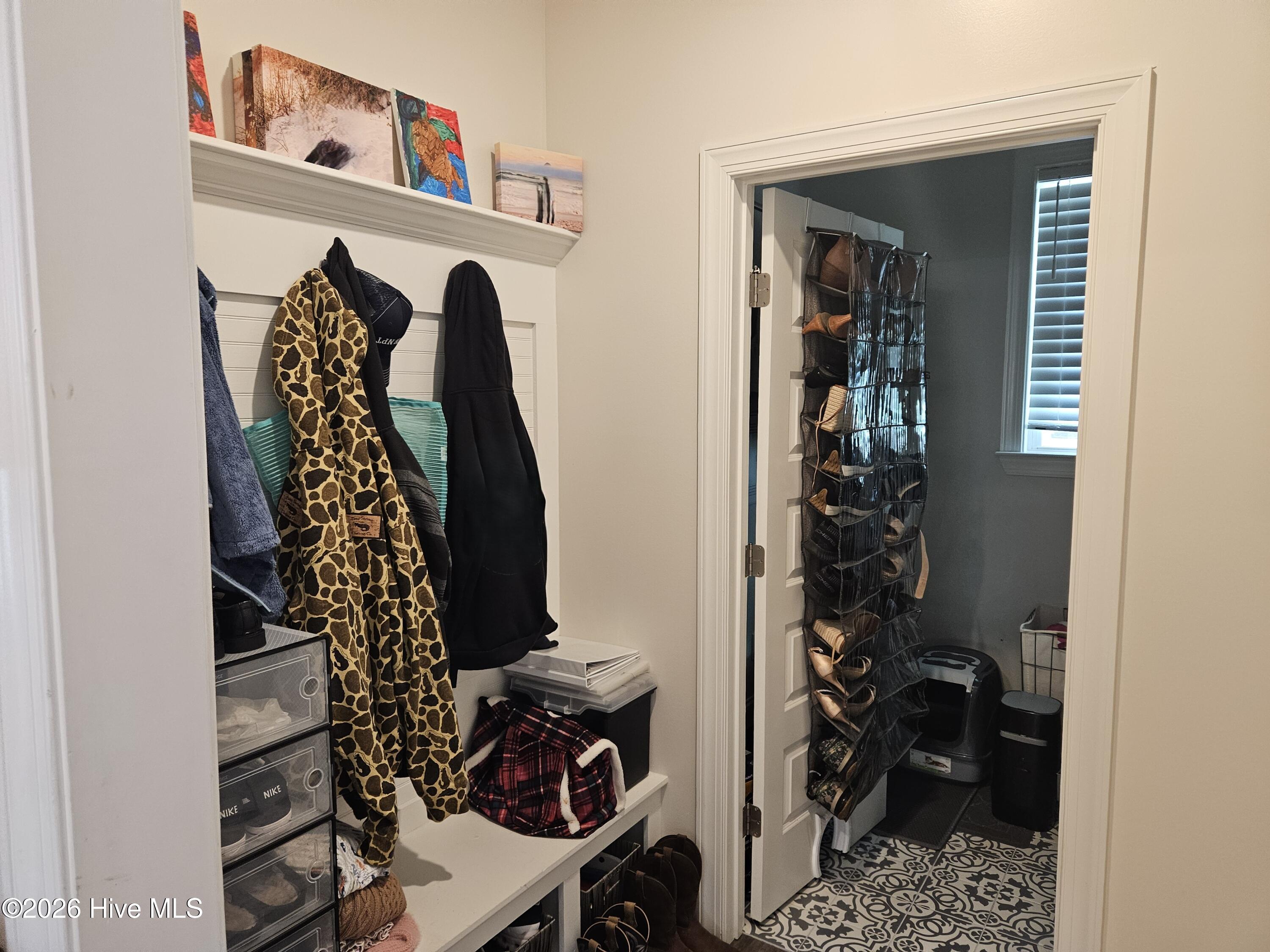 100569163 | Photo 18