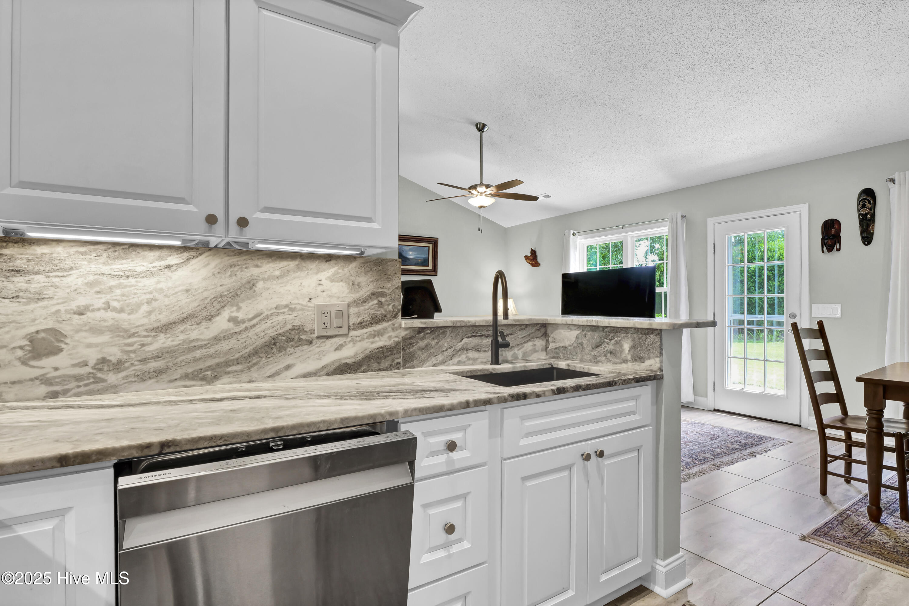 100521684 | Photo 13