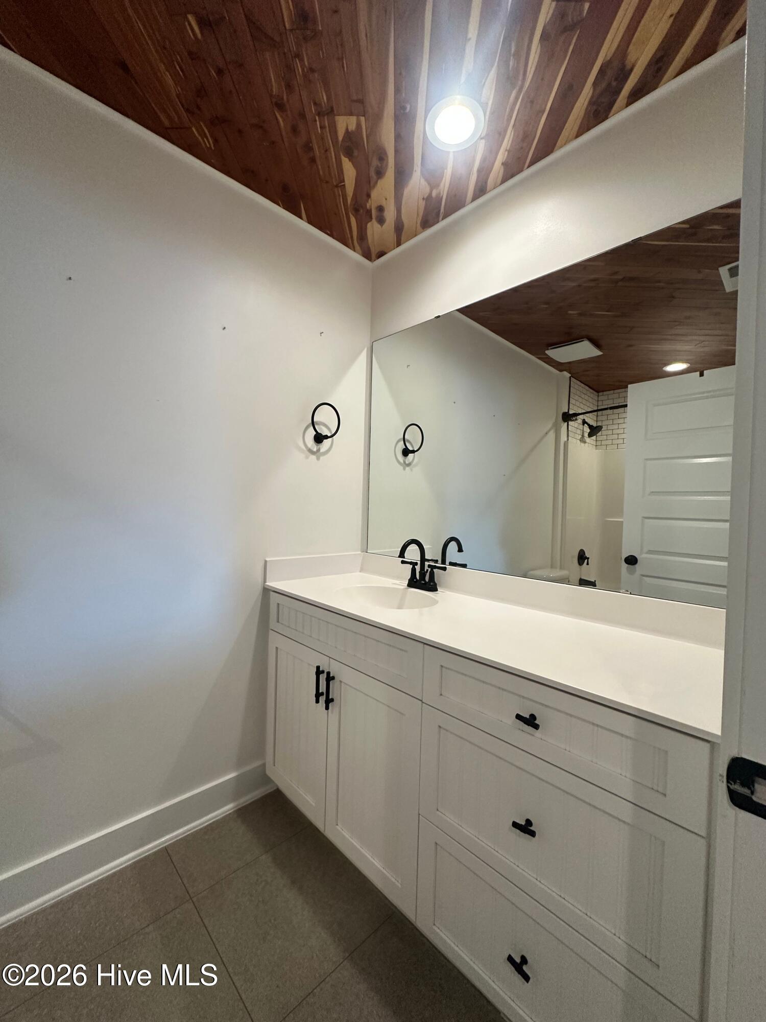 100559148 | Photo 33