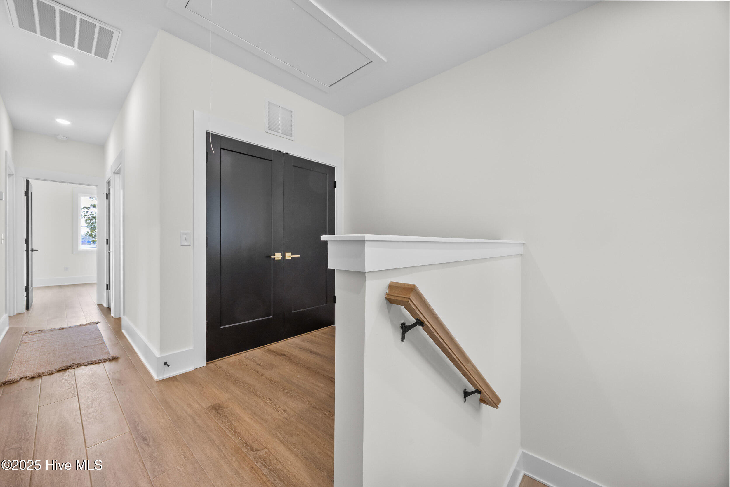 100557890 | Photo 22