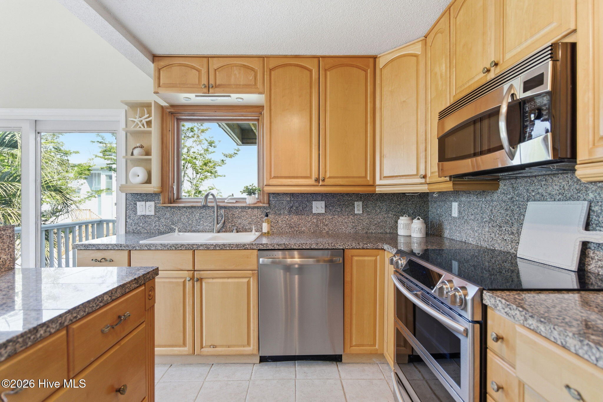 100569550 | Photo 32