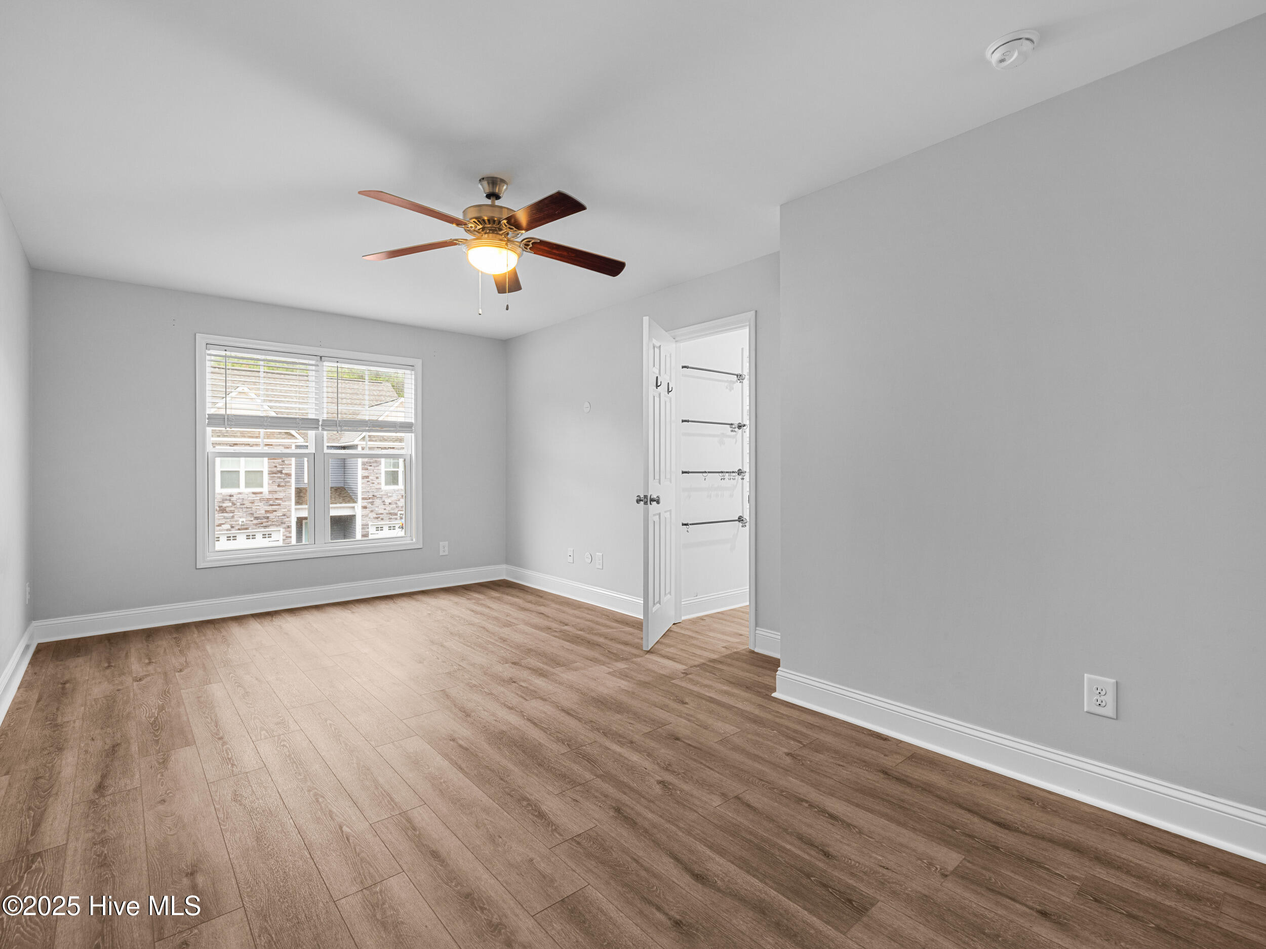 100545944 | Photo 10