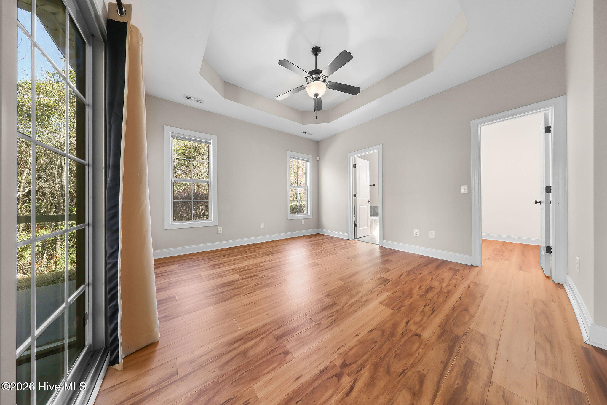 100565690 | Photo 23