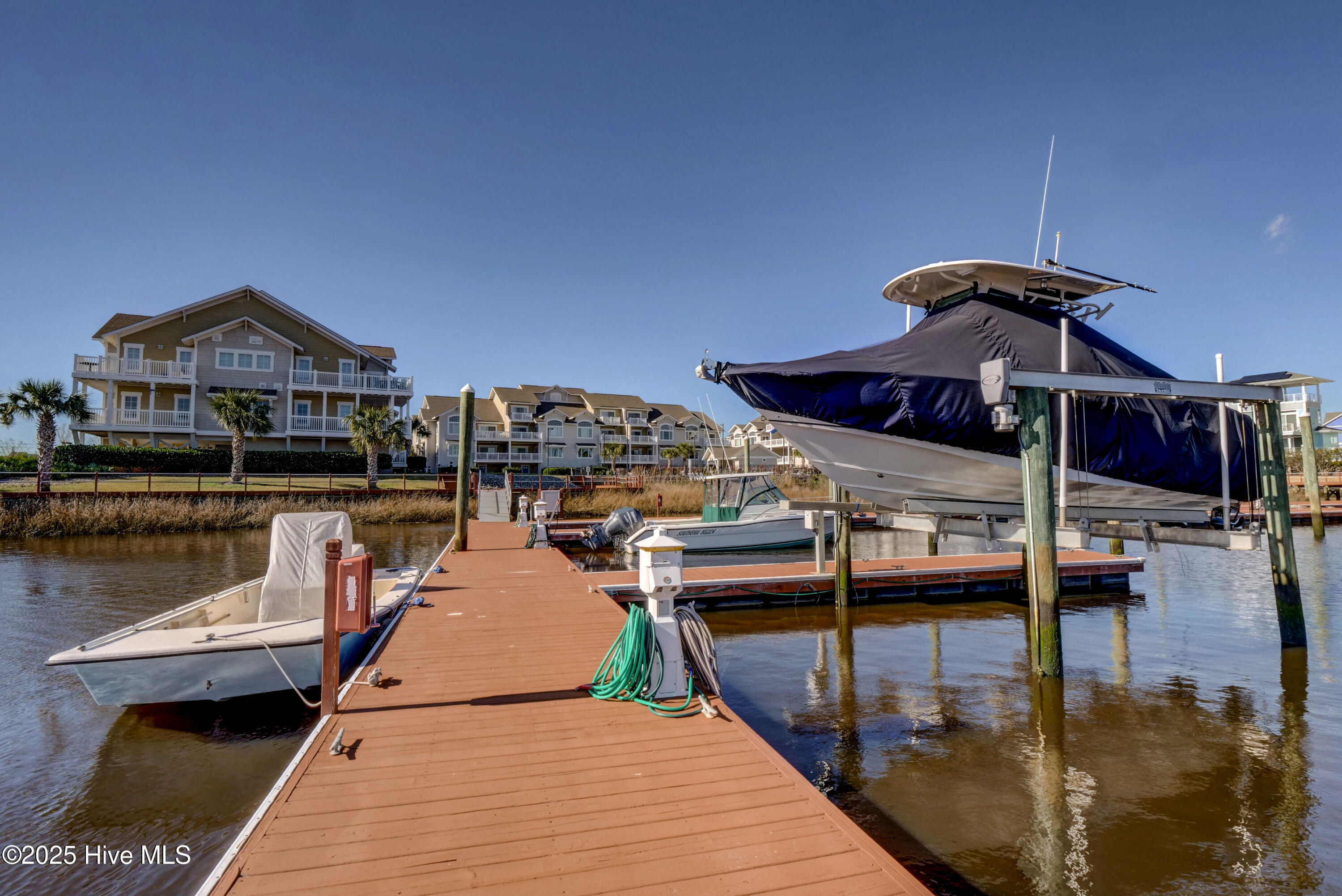 100553275 | Photo 33