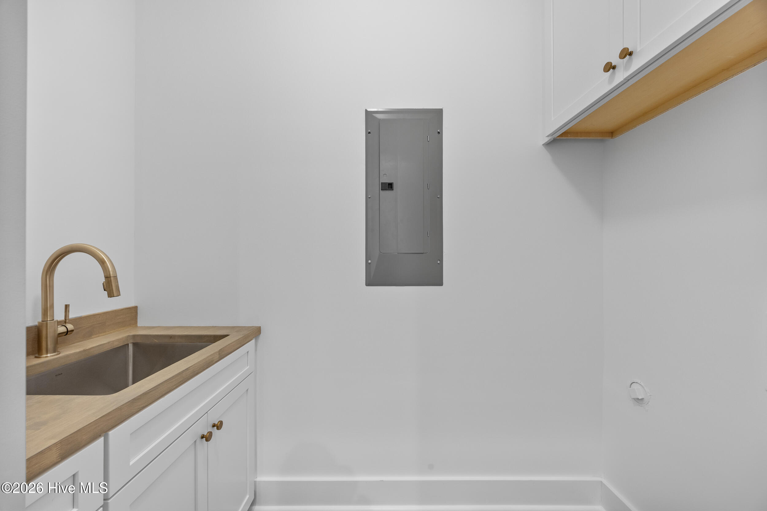 100570401 | Photo 44