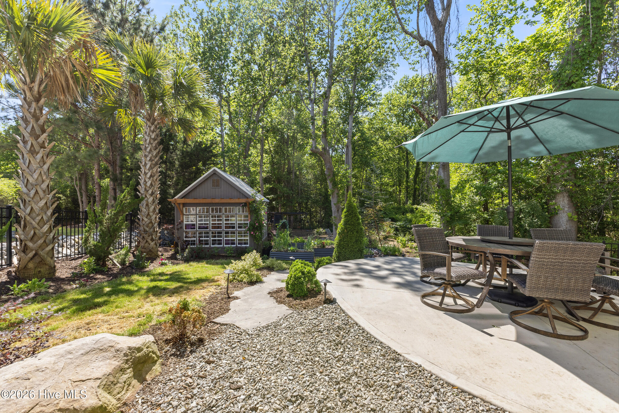 100570688 | Photo 57