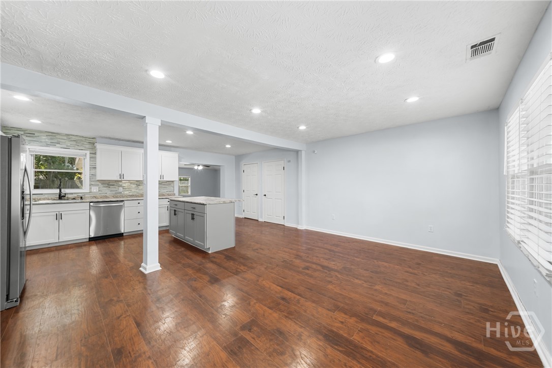 Photo 3 of Single family home for sale at 117 Marian Cir, Savannah, GA 31406 | MLS# SA367173 | Listing updated on 2026-10-27