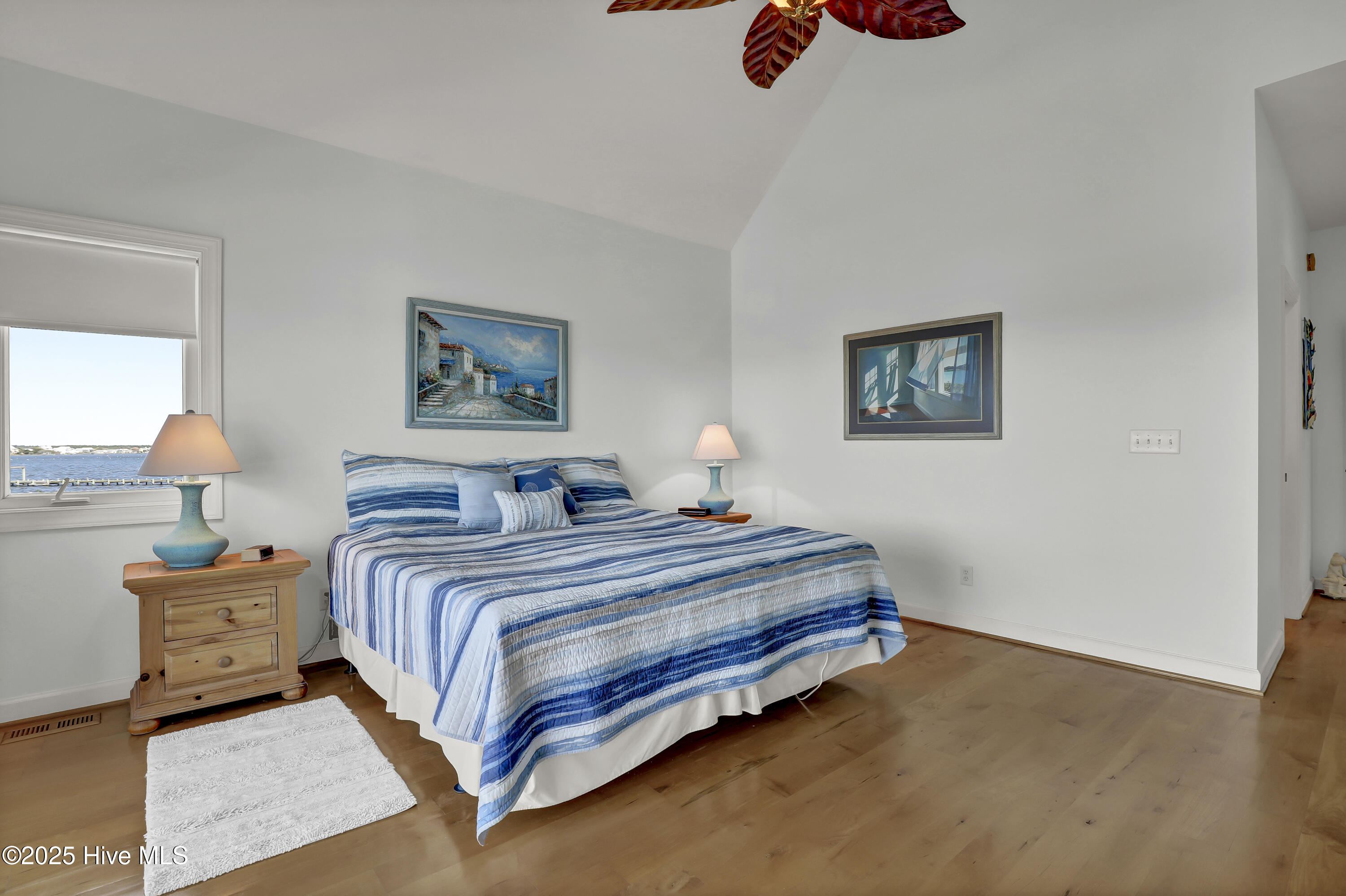 100537166 | Photo 30