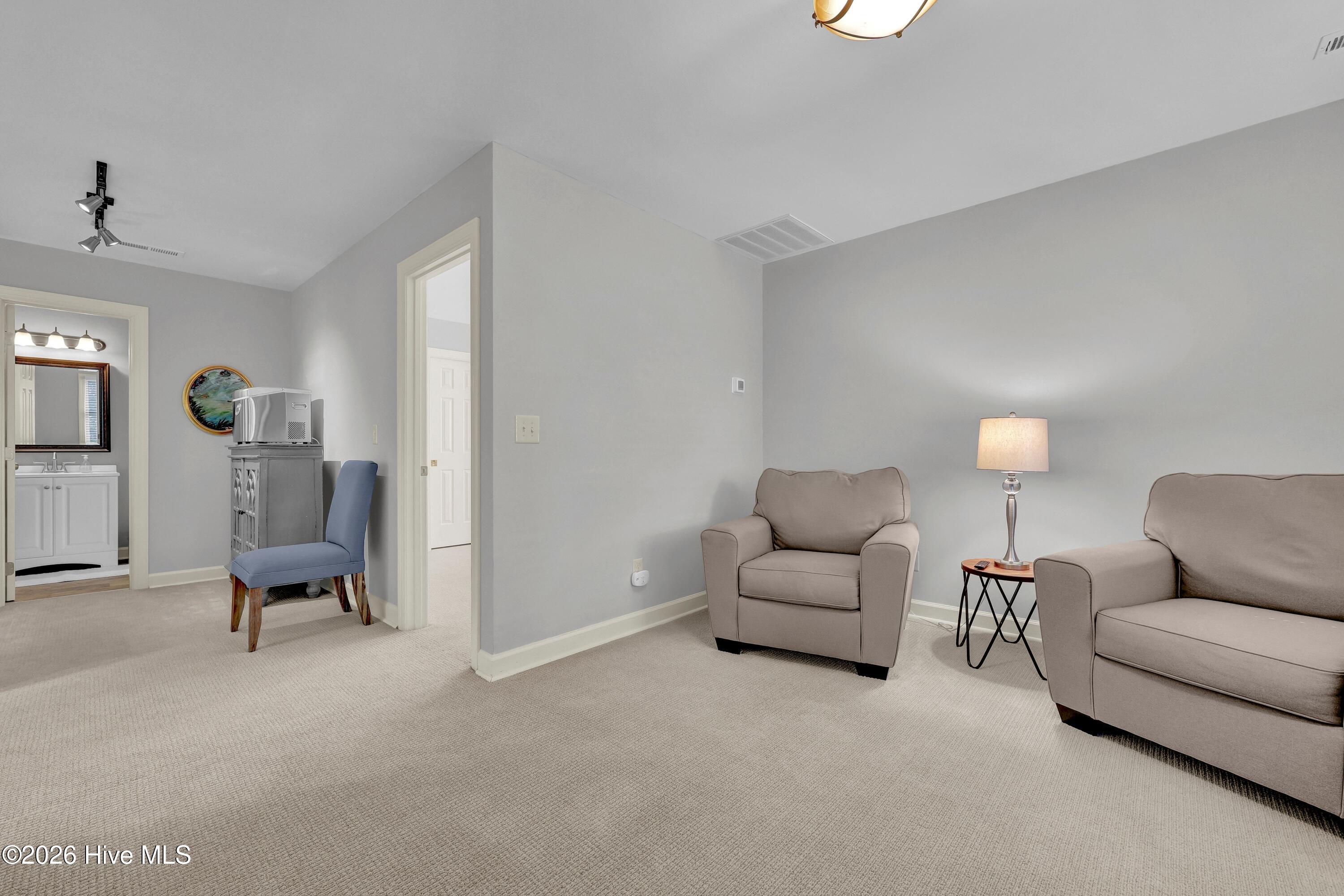 100566013 | Photo 36