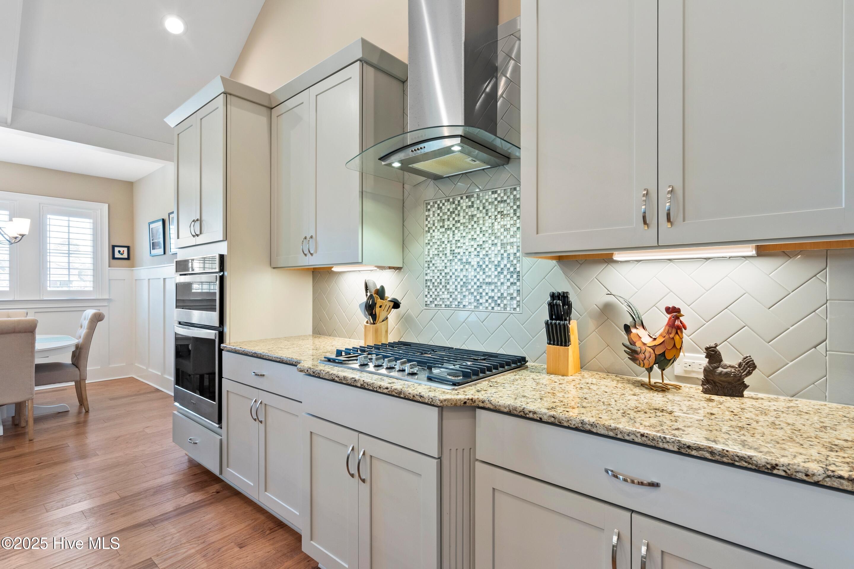 100541782 | Photo 17