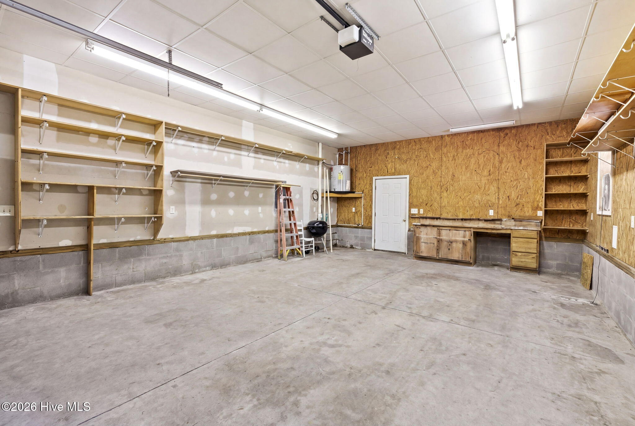 100568157 | Photo 48